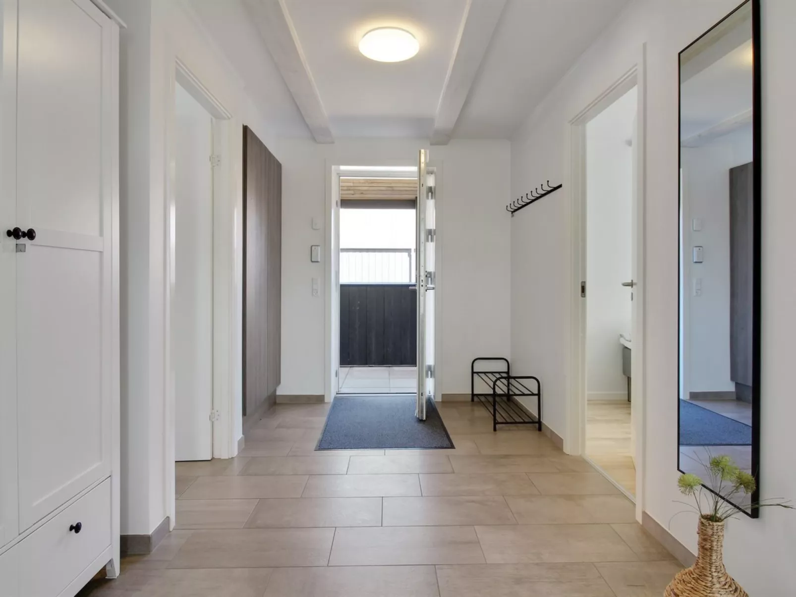 "Gine" - 1.5km from the sea-Inside