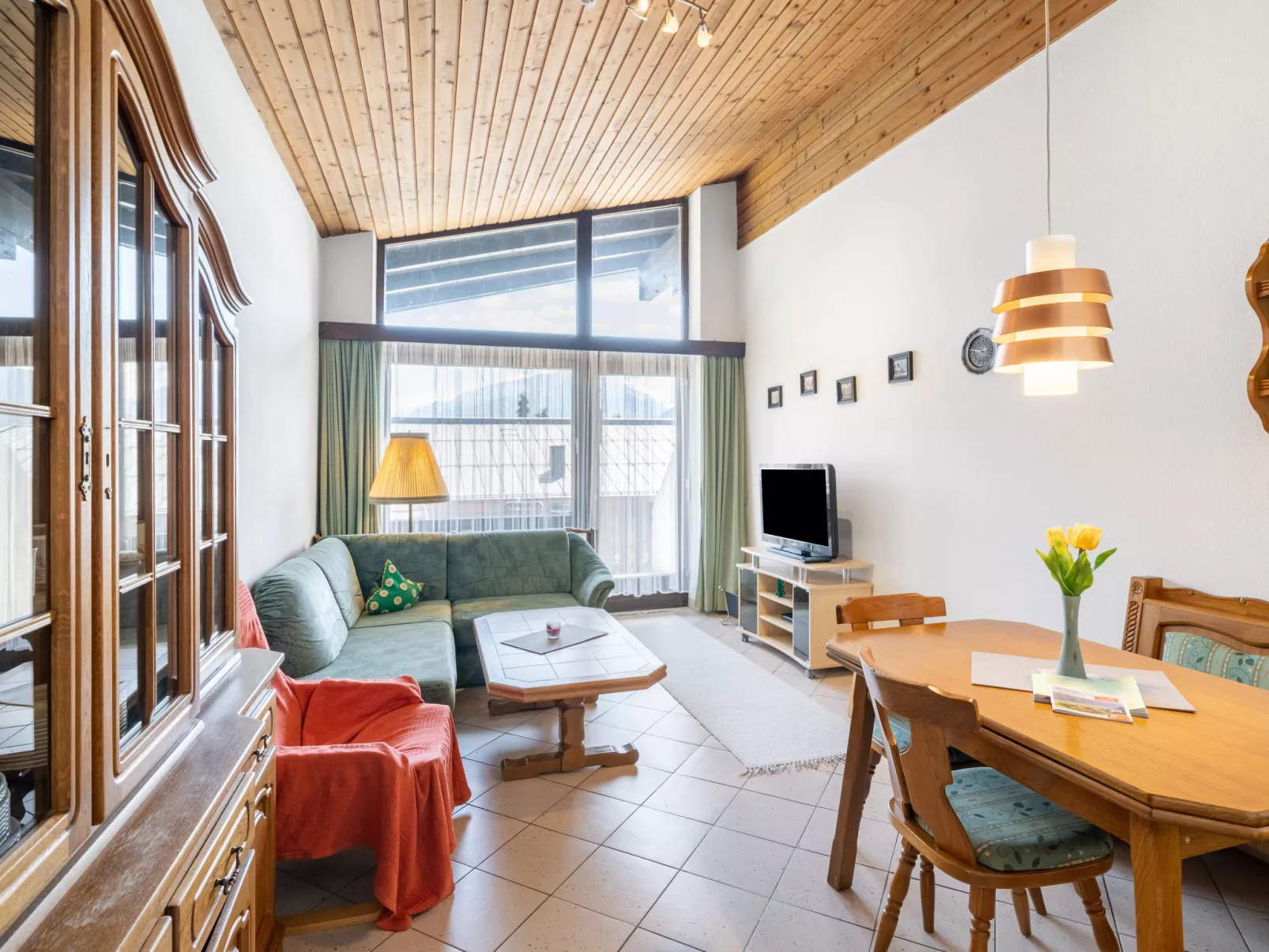 Haus Point-Inside