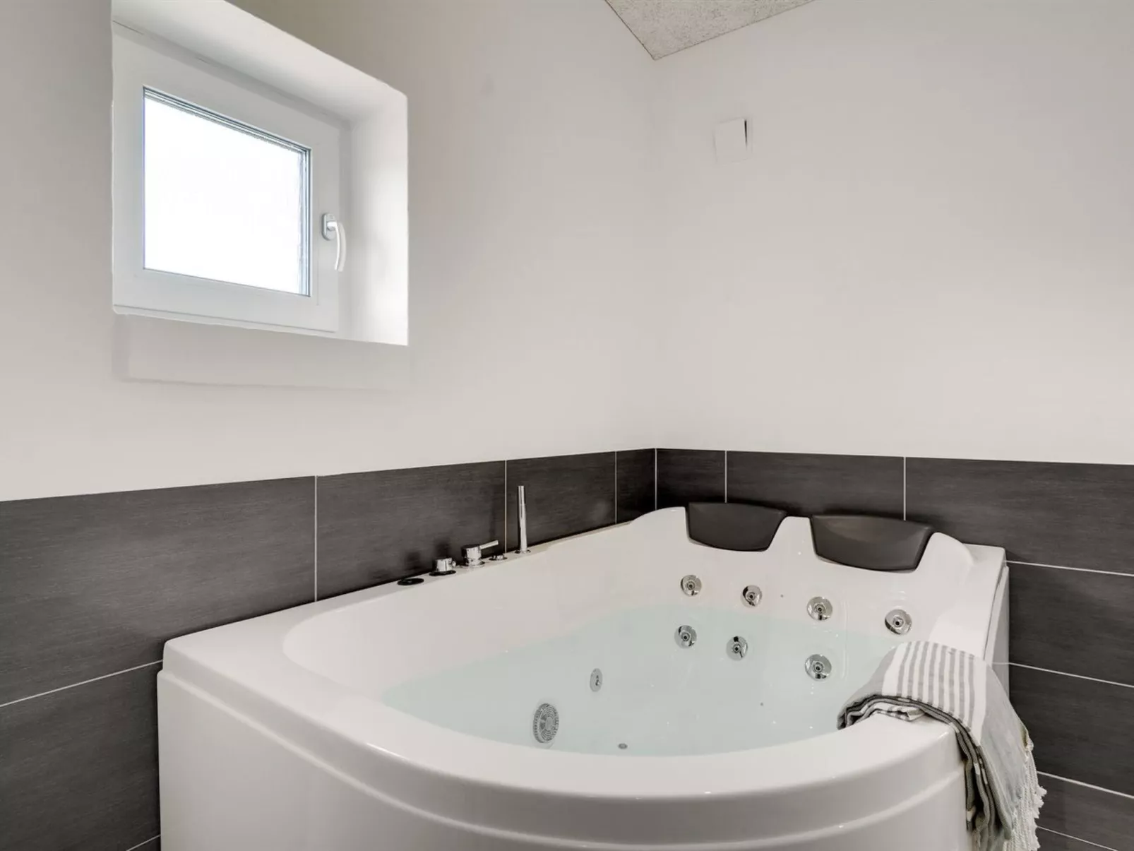 "Synthia" - 300m from the sea-Drinnen