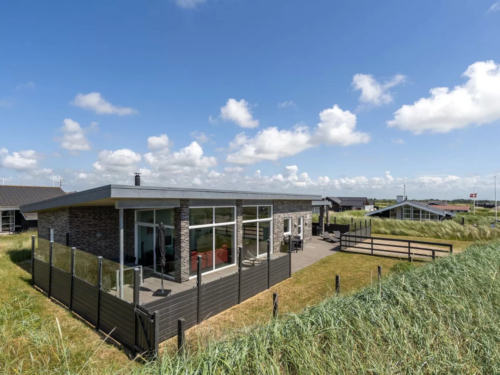 "Synthia" - 300m from the sea-Draußen