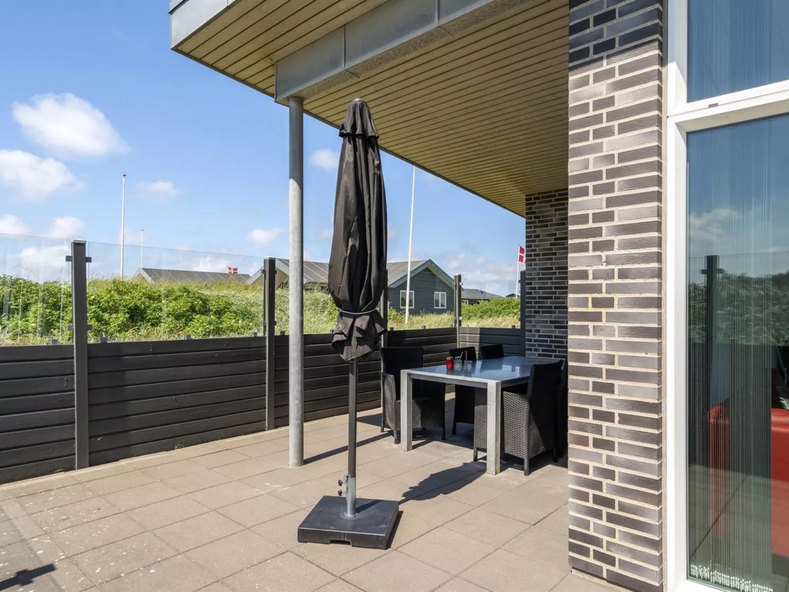 "Synthia" - 300m from the sea-Draußen