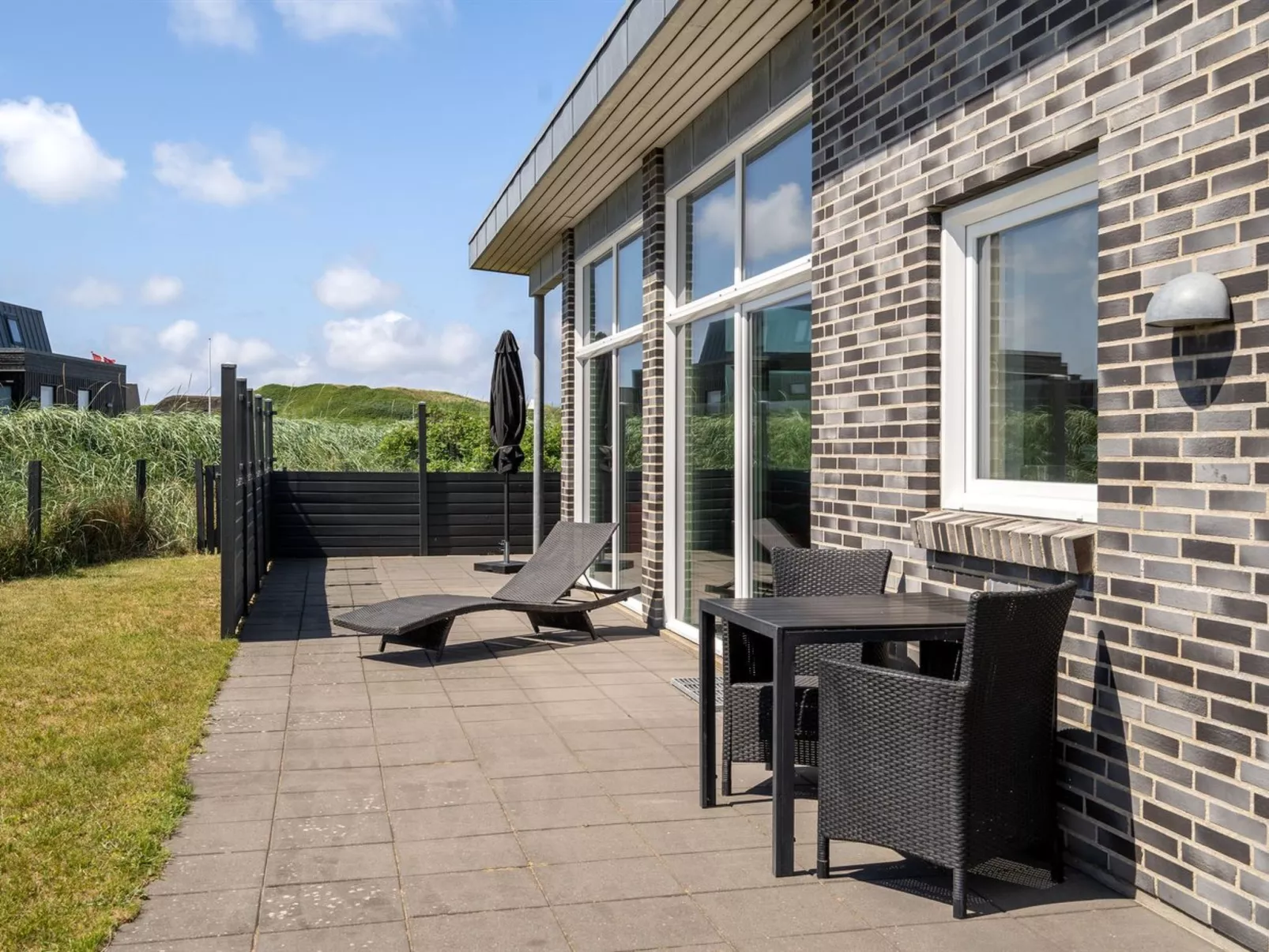 "Synthia" - 300m from the sea-Draußen