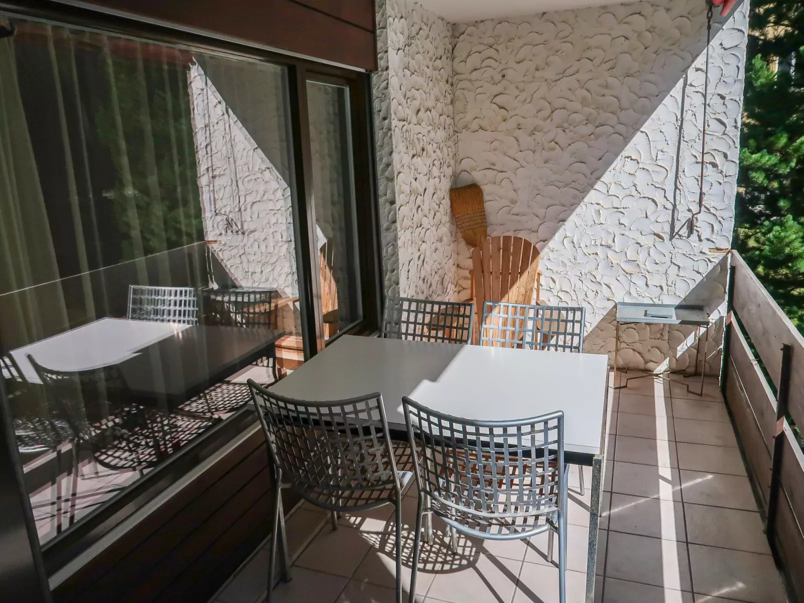 Rustica-Outside