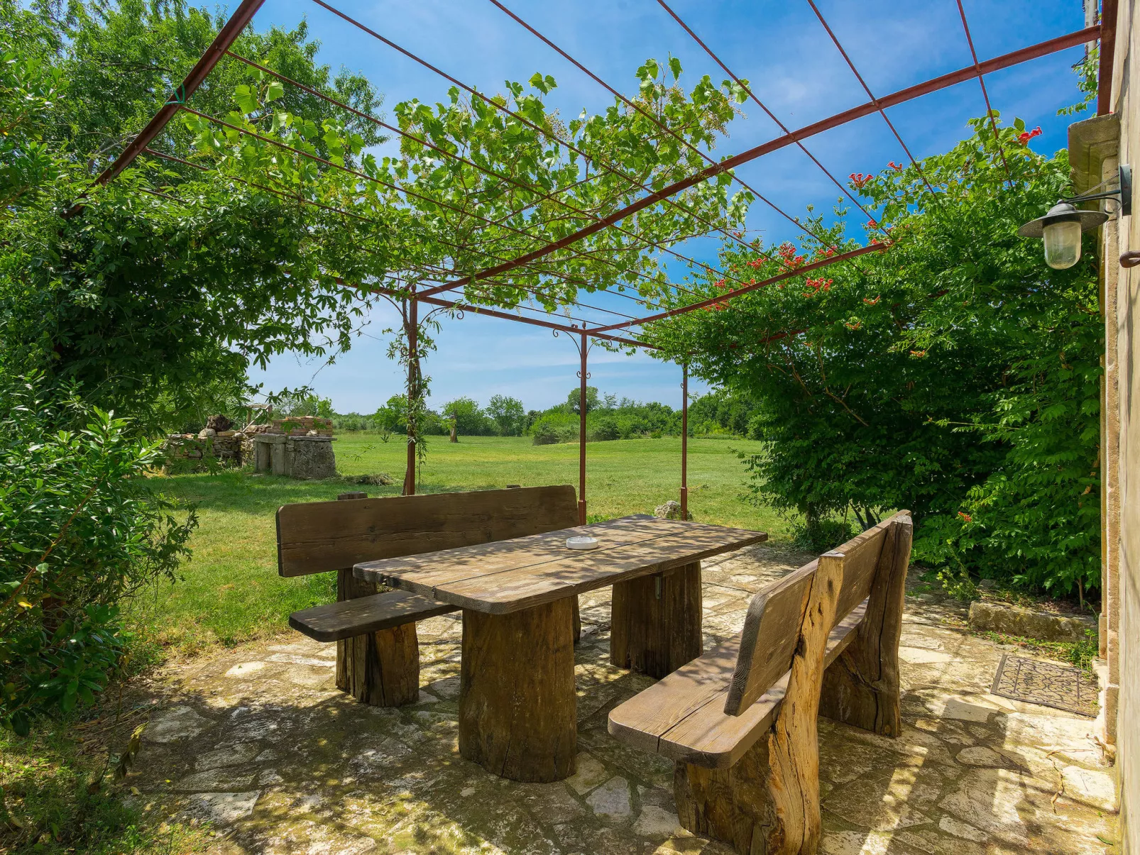 Stancija Negrin-Outside