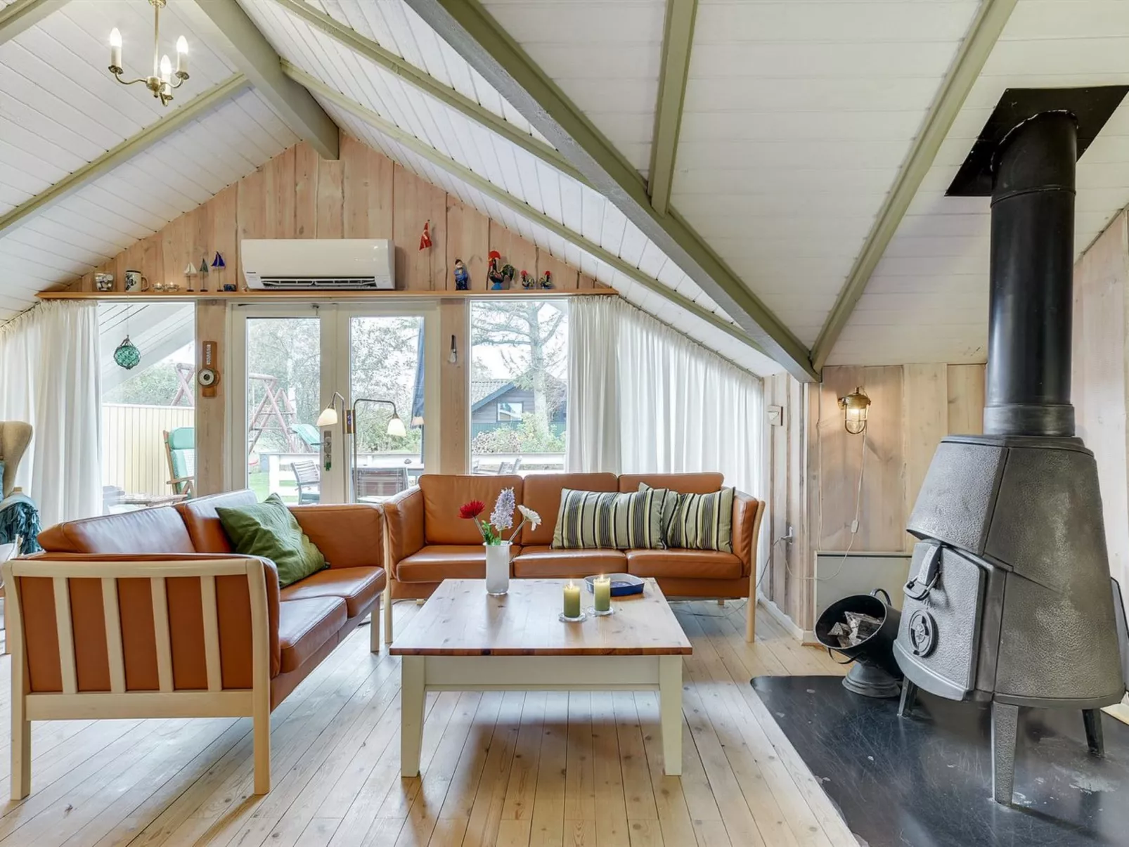 "Hjalmine" - 250m from the sea-Inside