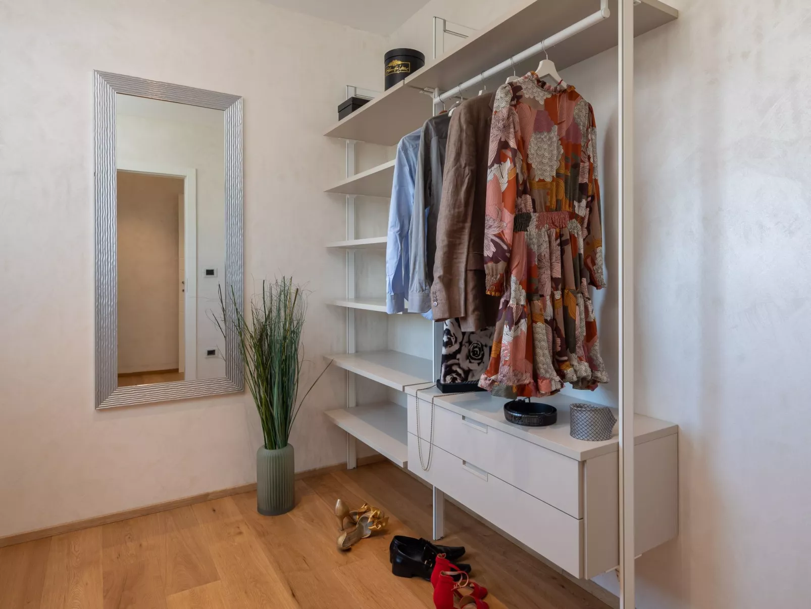 Old Olive VIII-Inside