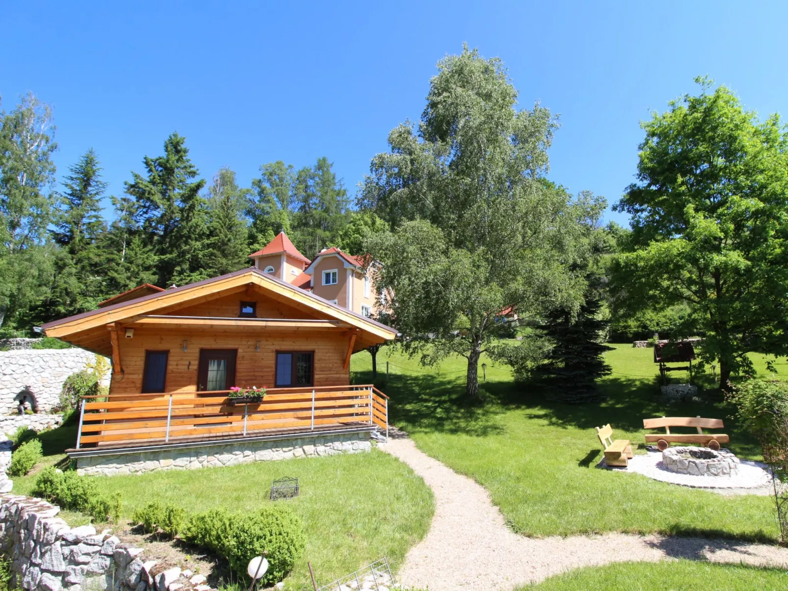 Bečov nad Teplou 2-Outside