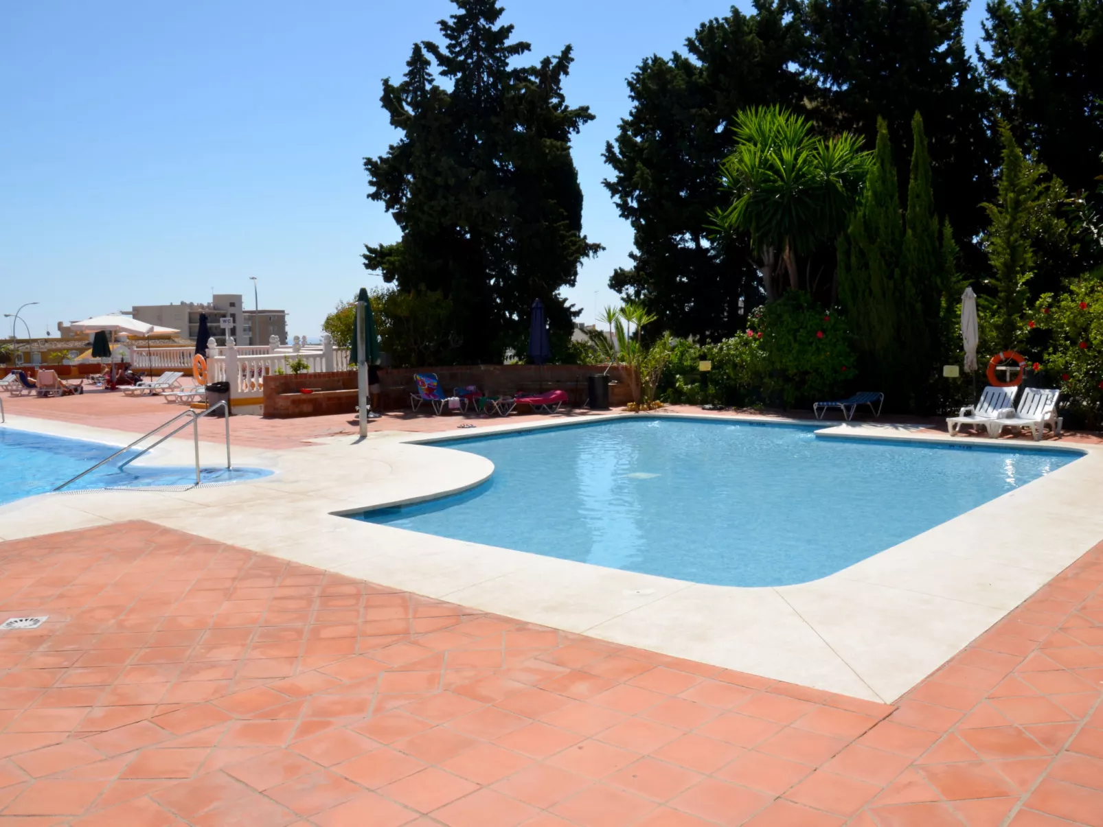 Duquesa de España-Outside