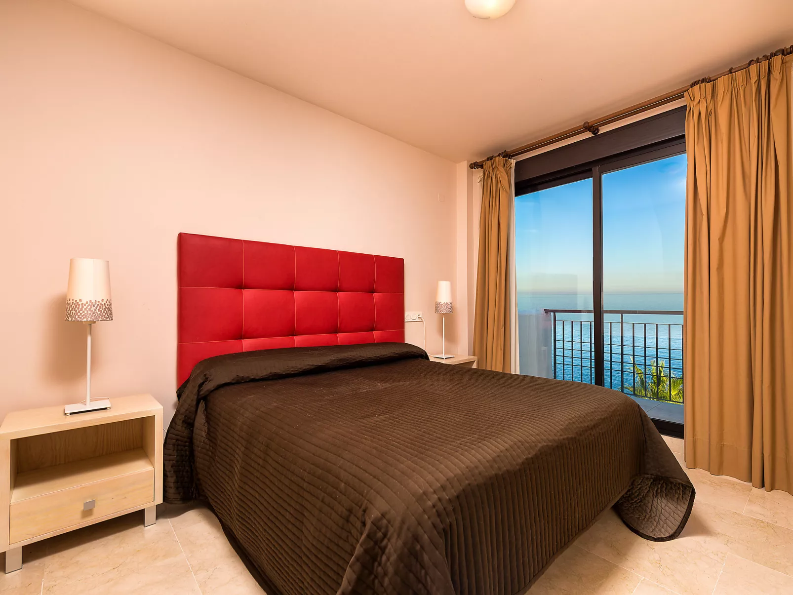 Front seaview, 1 bedroom in Torrox-Inside