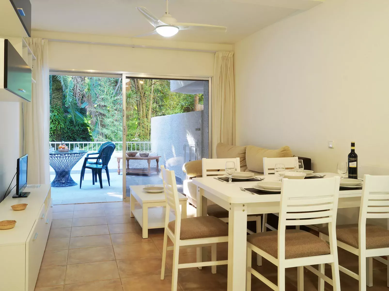 Jardines del Mar-Inside