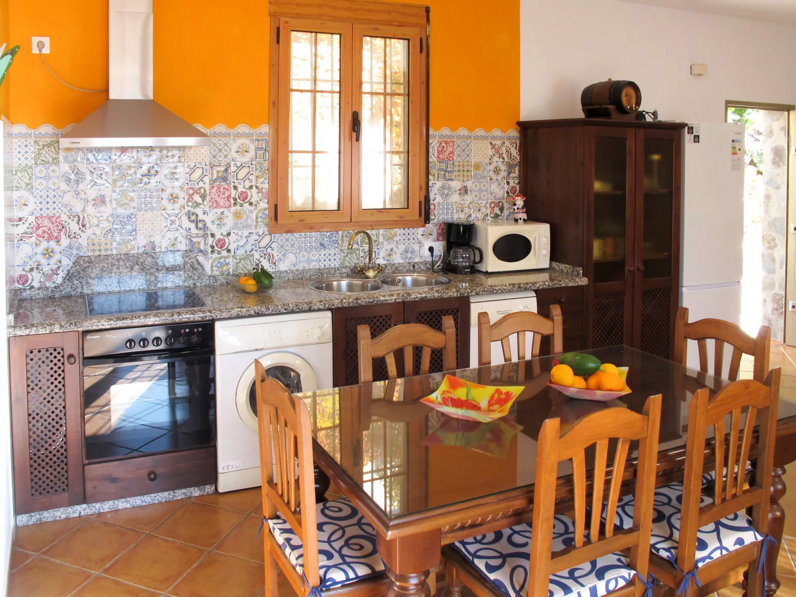 Tres Palmeras-Inside