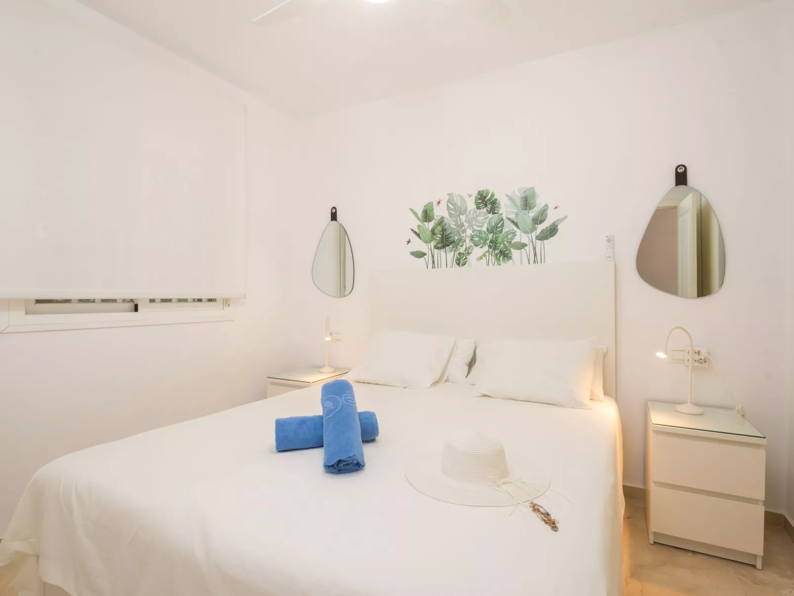 Casares Costa-Inside
