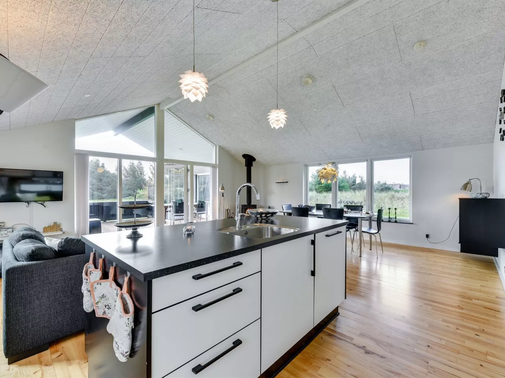 "Faye" - 600m from the sea-Drinnen