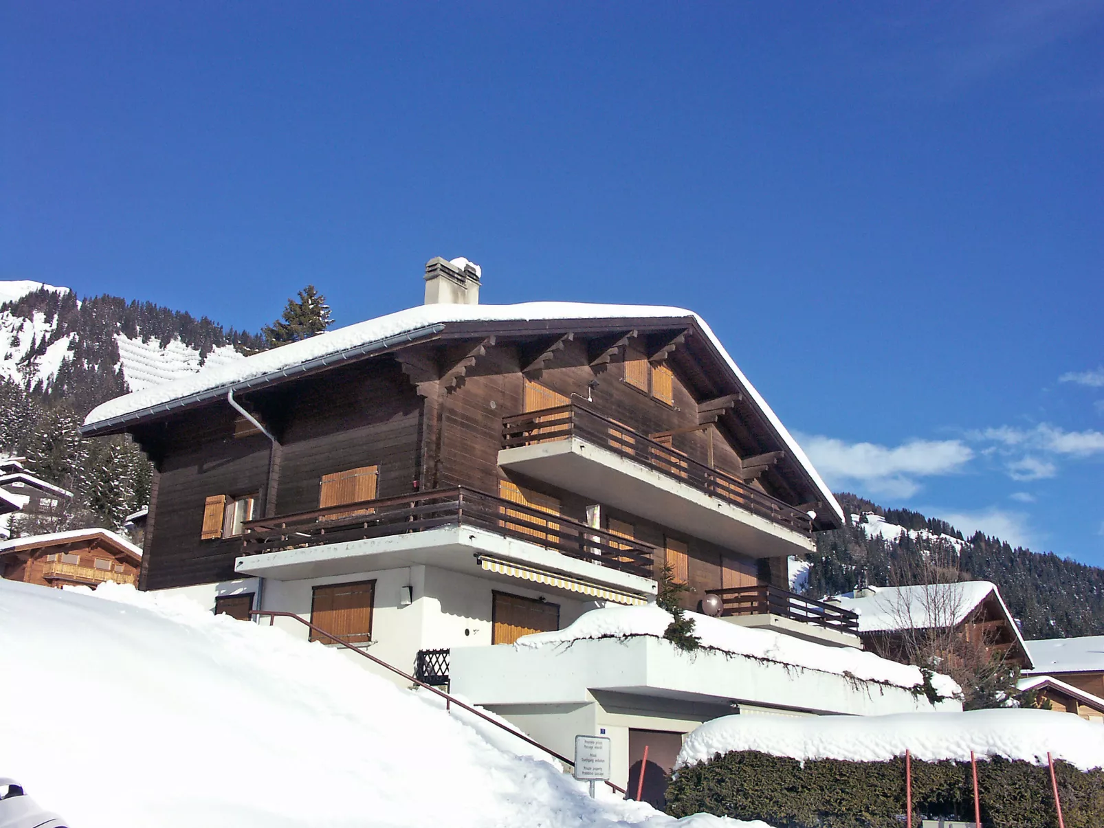 Roche-Neige-Outside