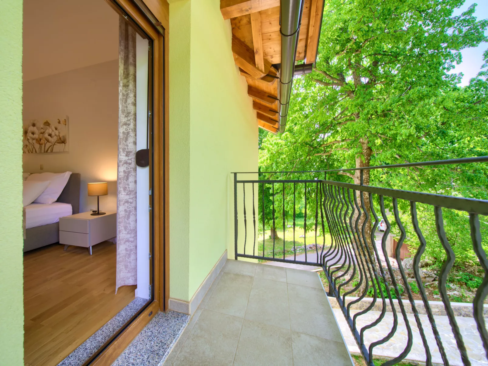 Magna Tilia-Outside