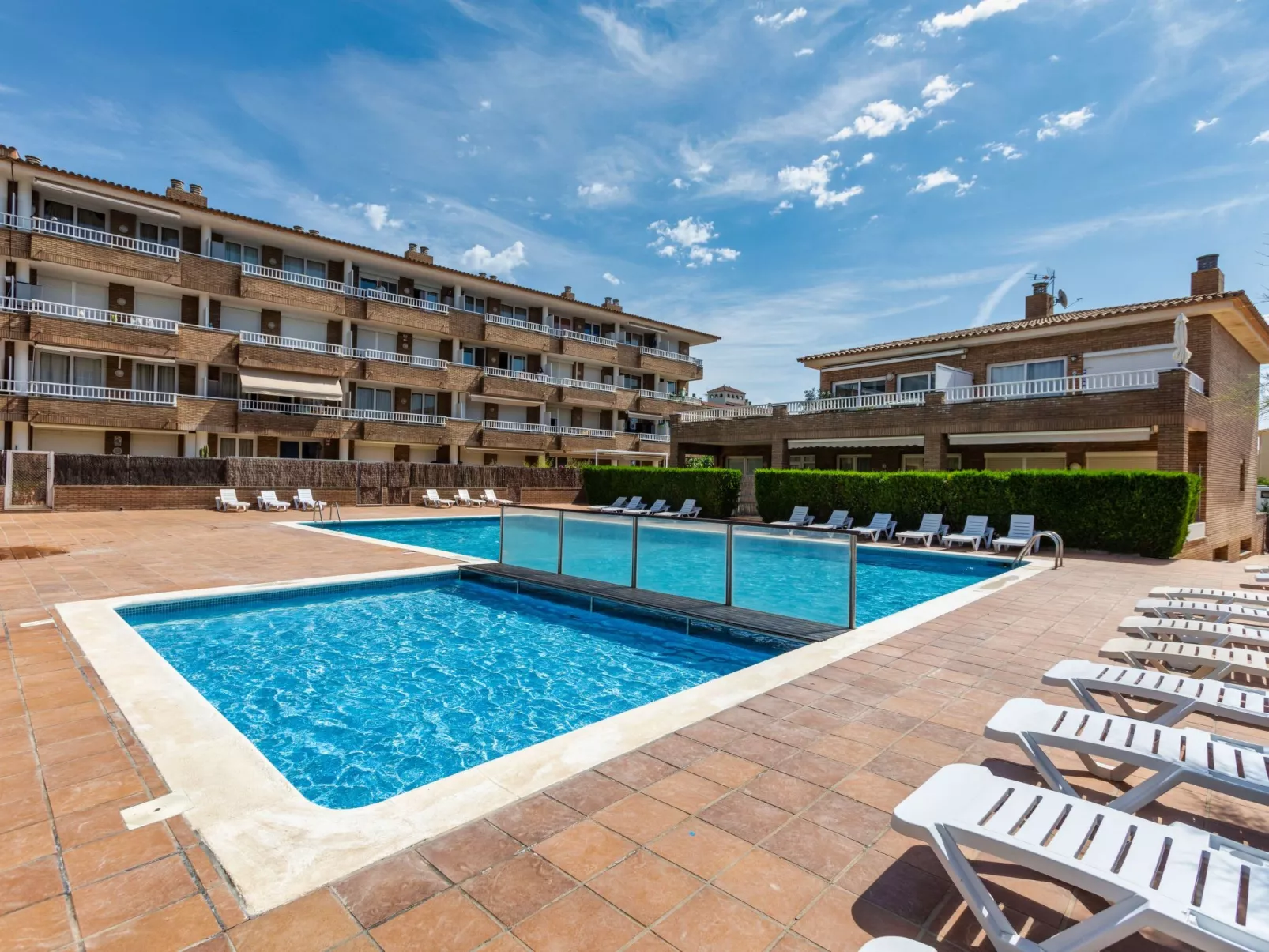 Apartaments Del Sol-Outside