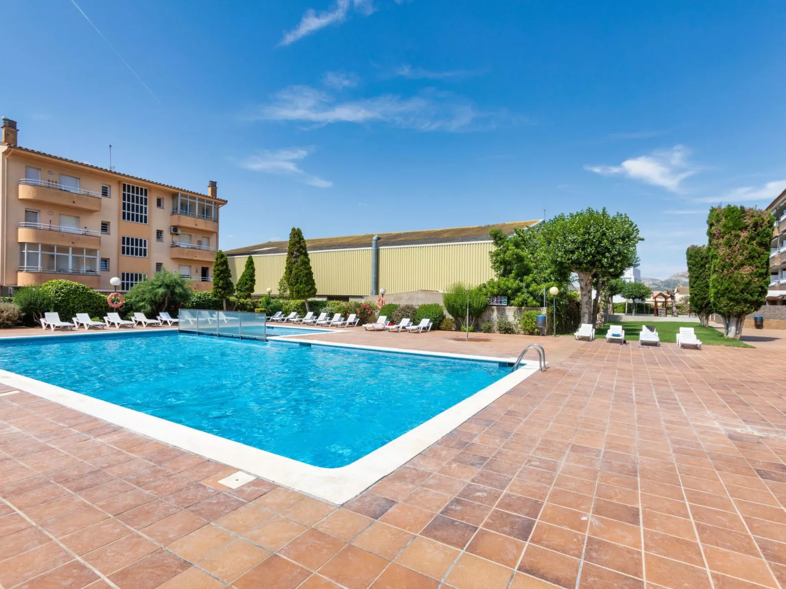 Apartaments Del Sol-Outside