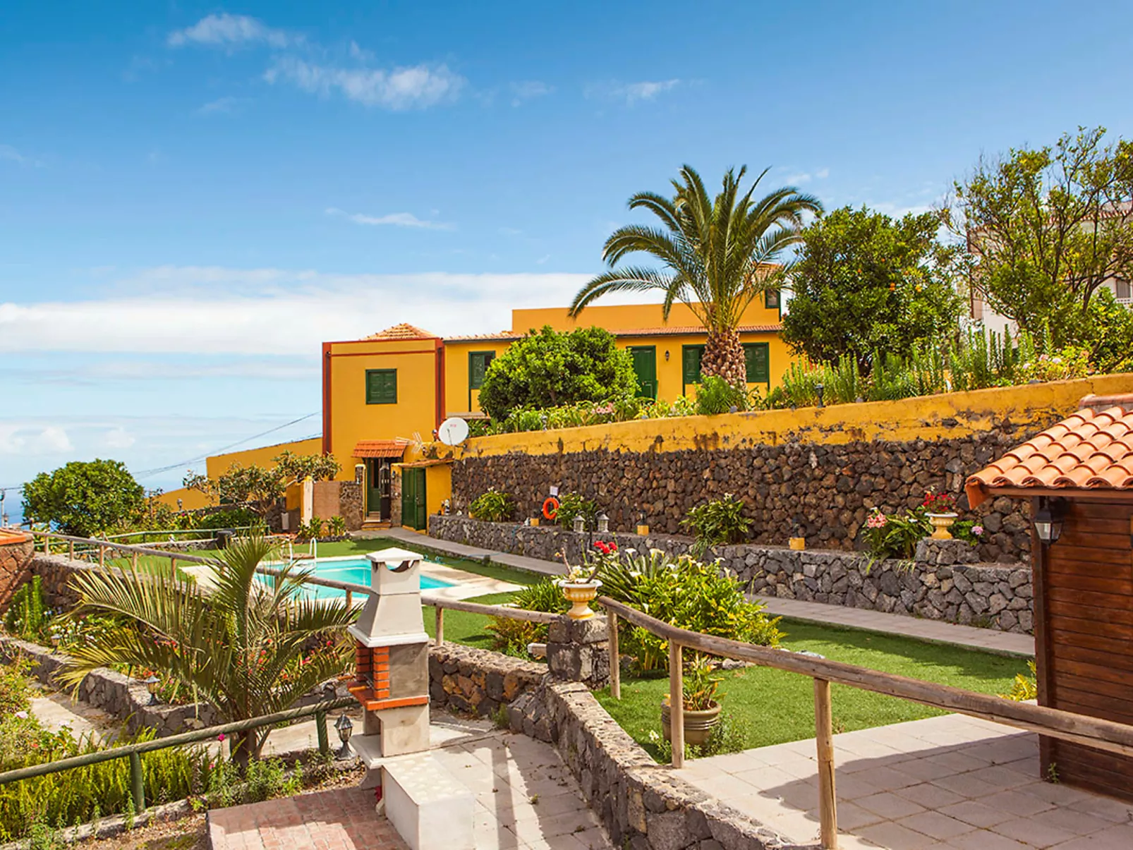Camino La Candelaria-Outside