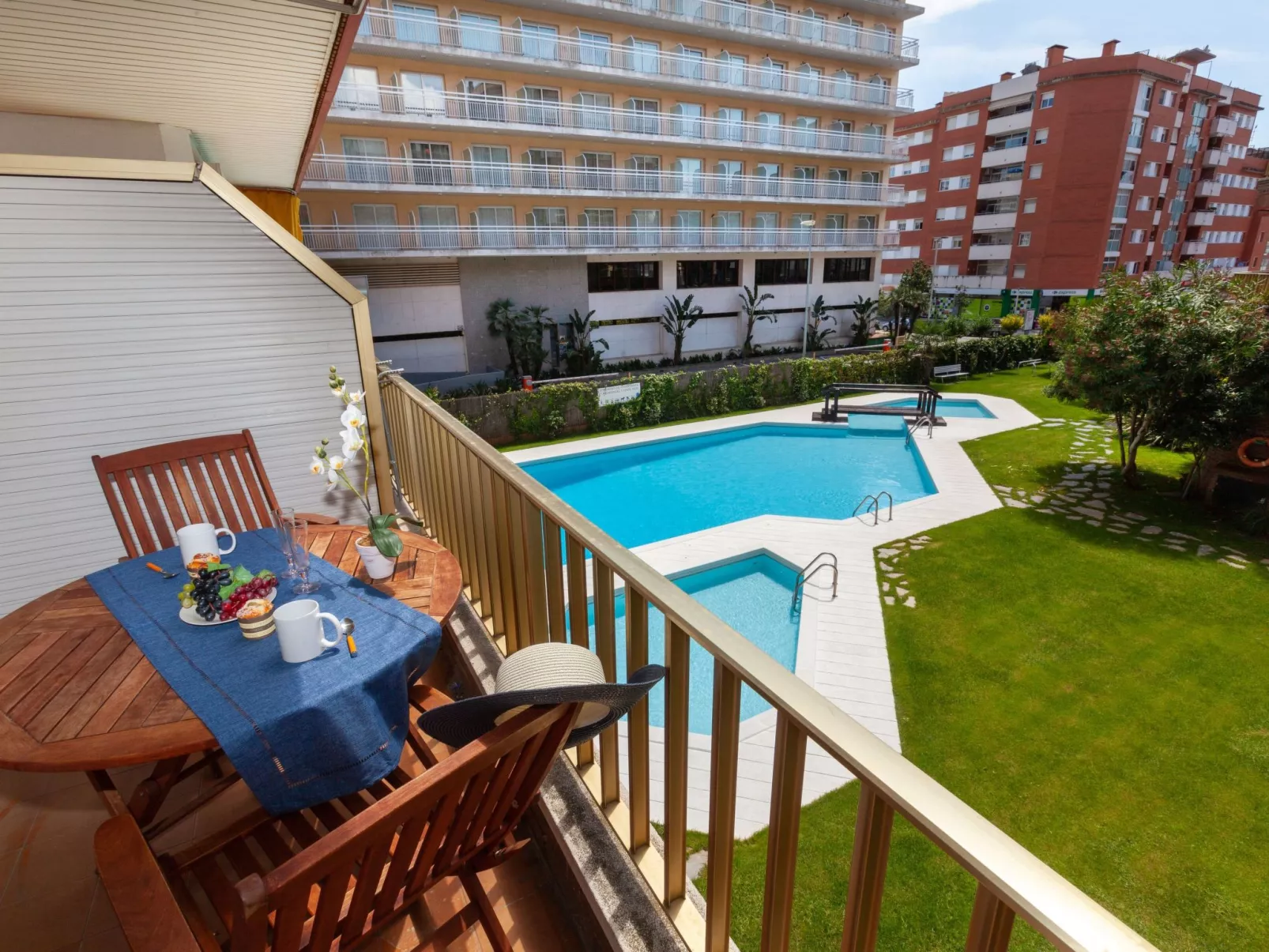 Las Americas-Inside