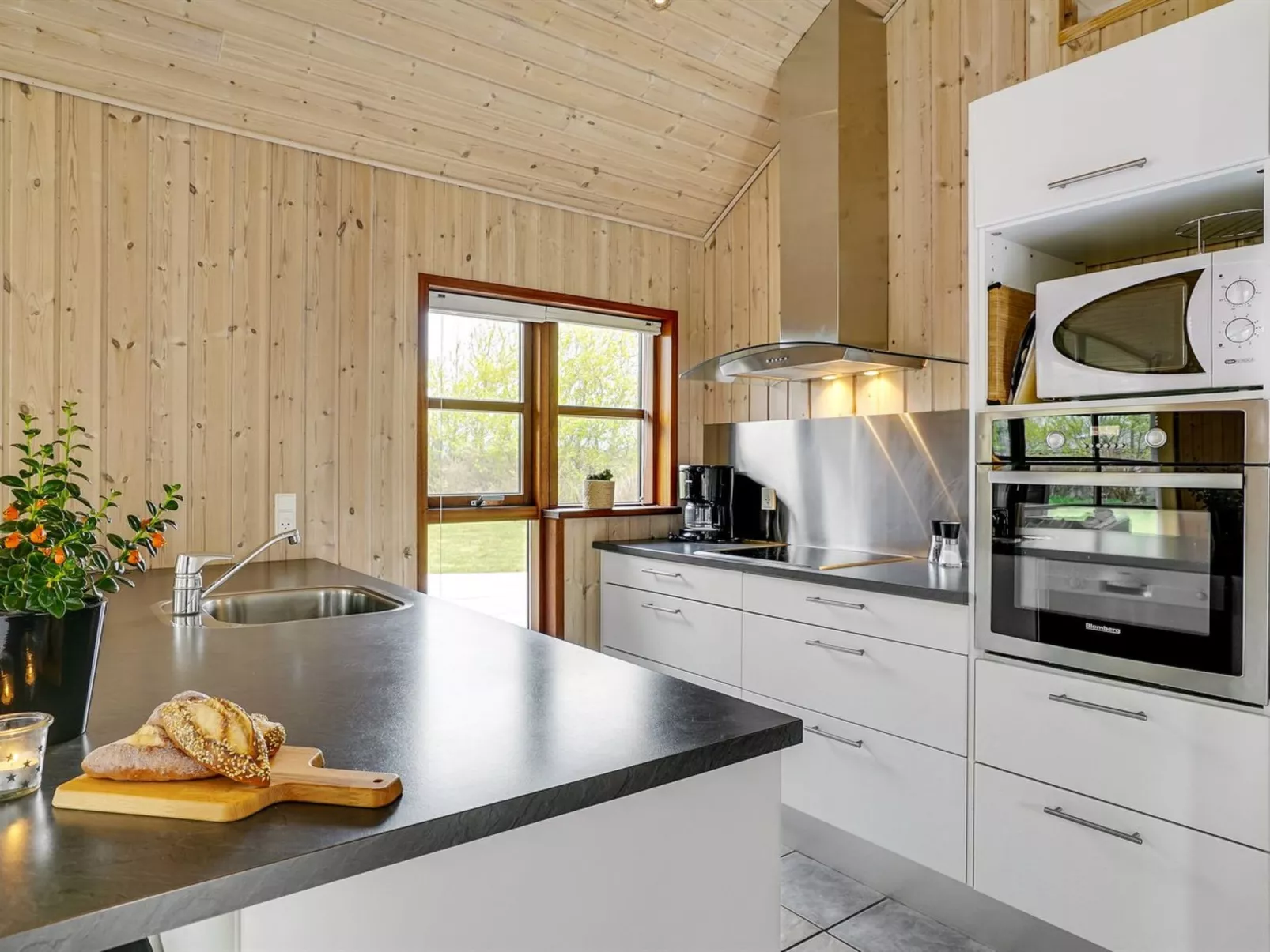 "Harri" - 850m from the sea-Inside