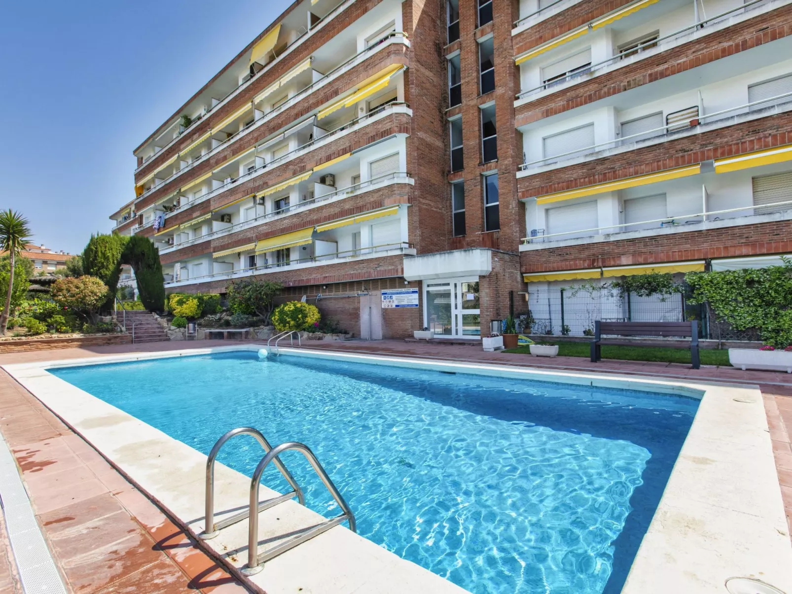 Cosy Lloret-Outside