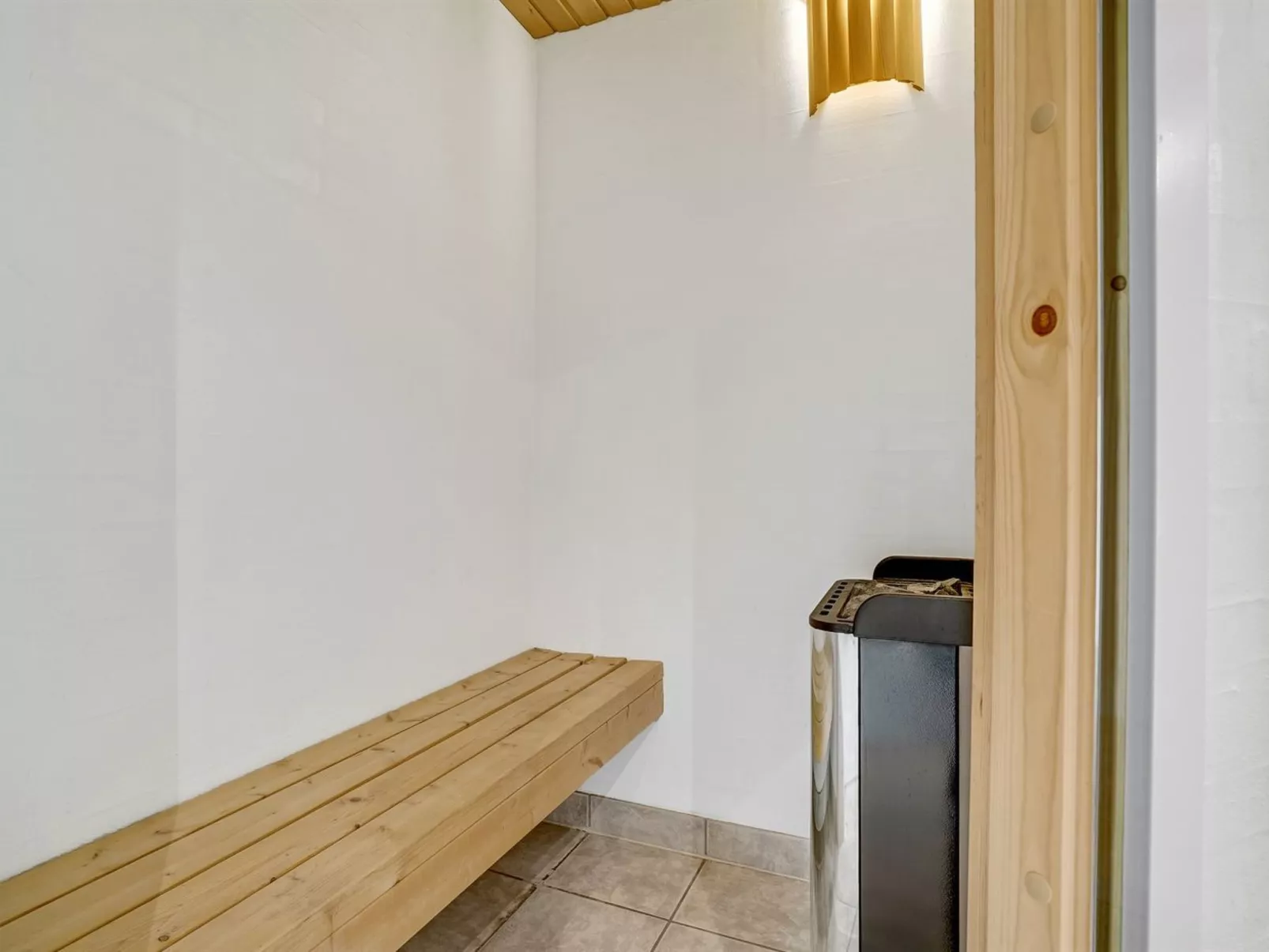 "Harri" - 850m from the sea-Inside