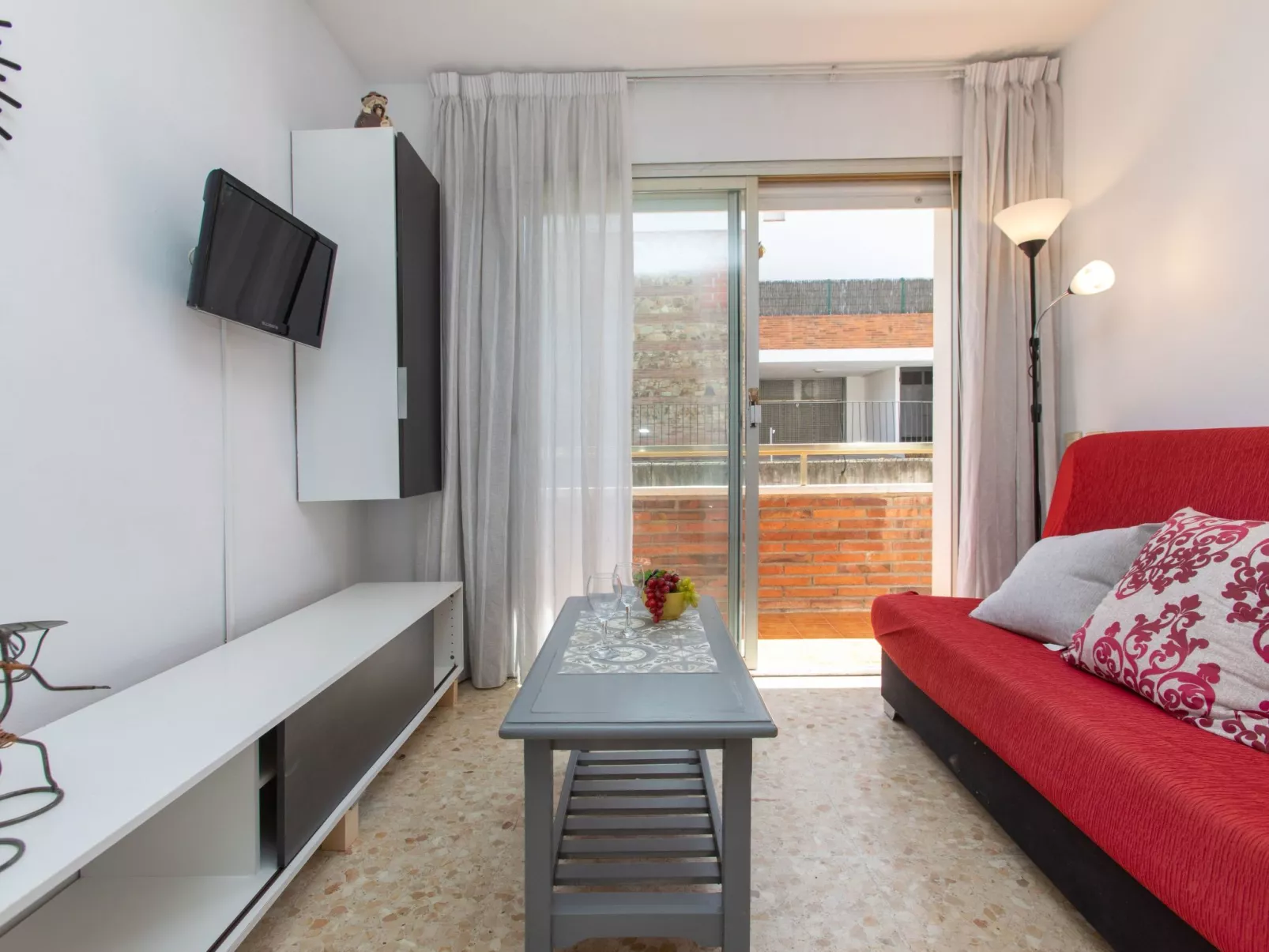 Cosy Lloret-Inside