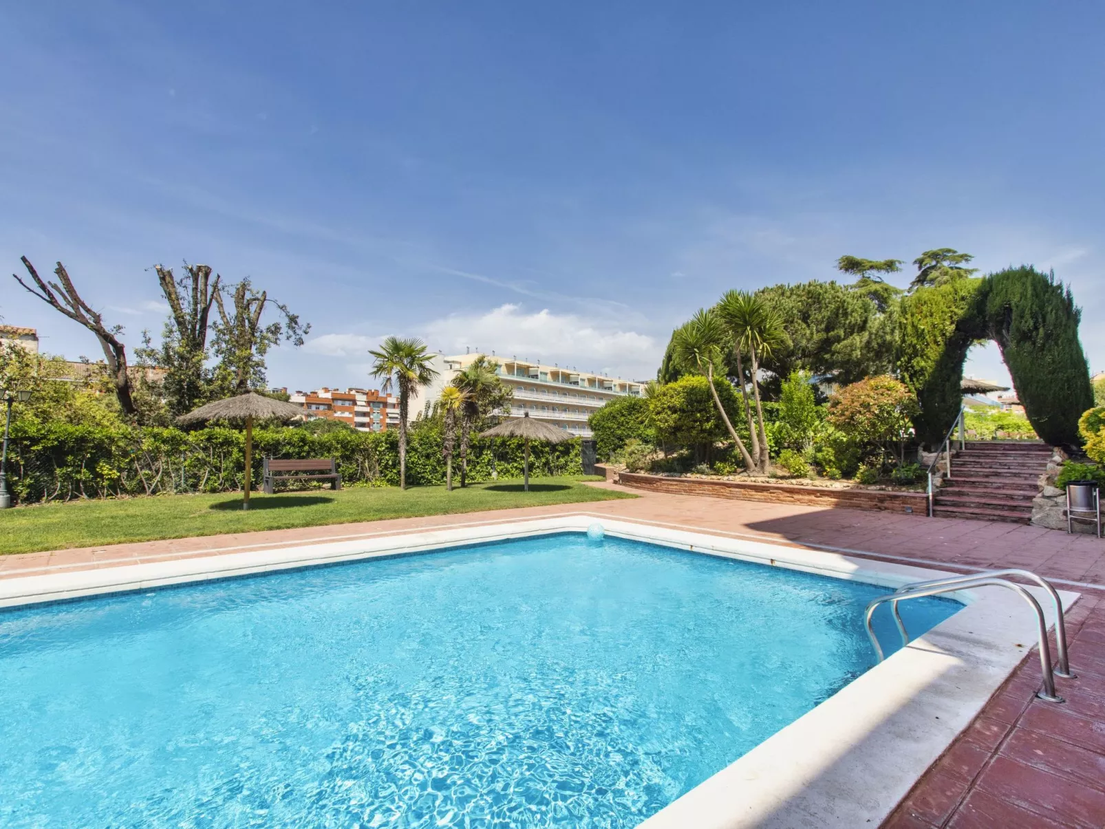 Cosy Lloret-Outside