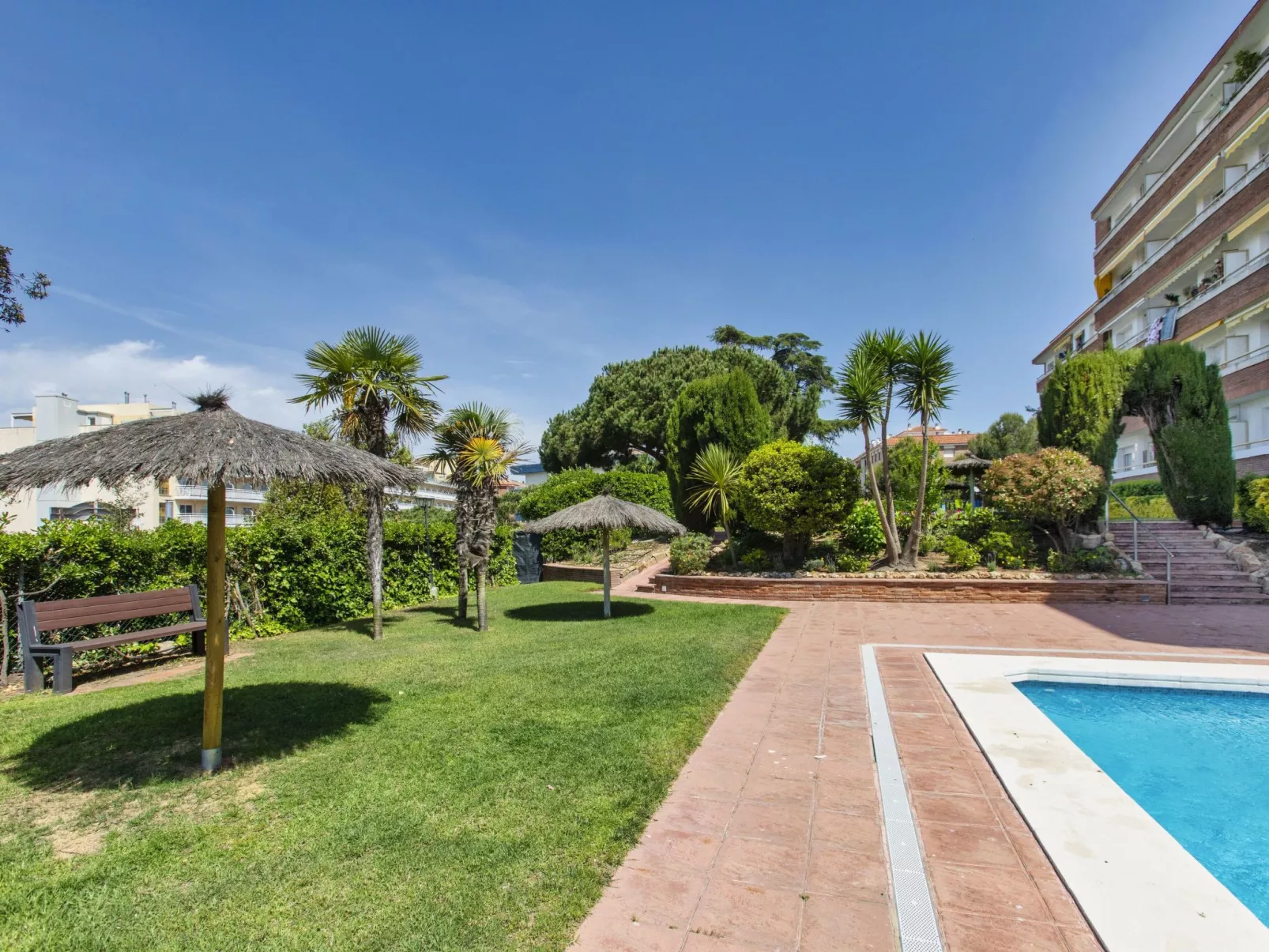 Cosy Lloret-Outside