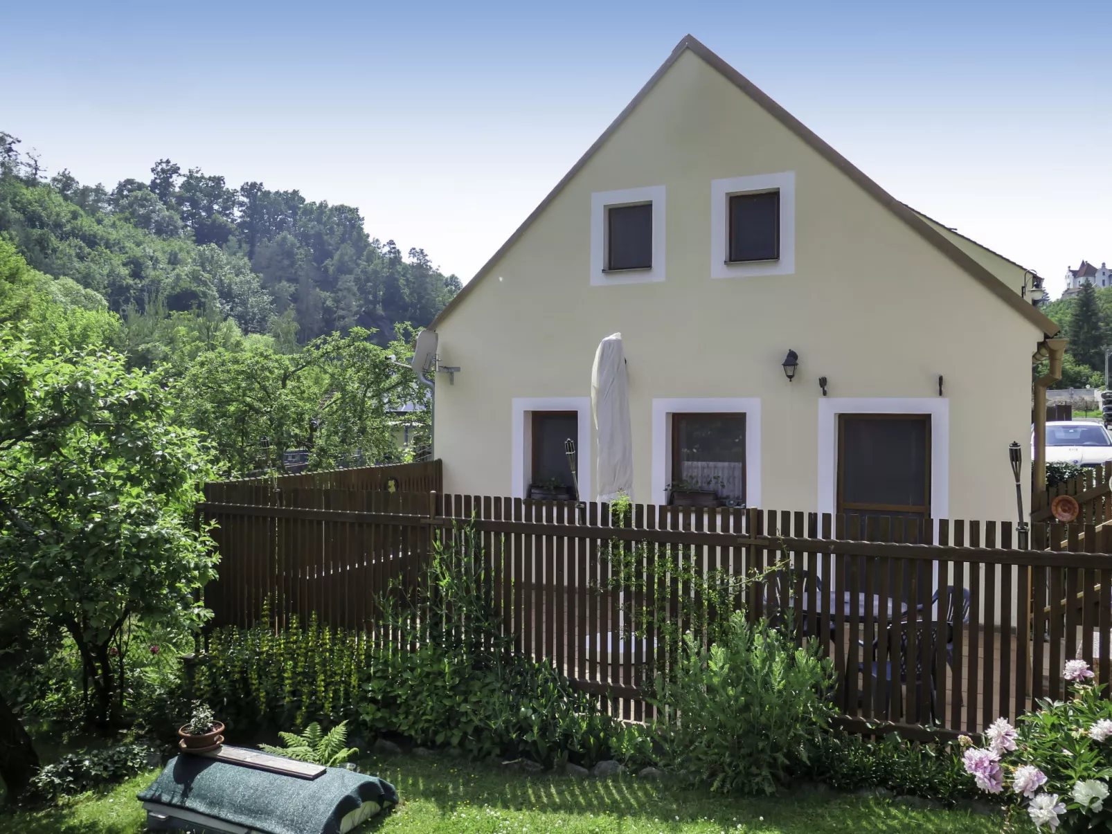 Parkany 2-Outside