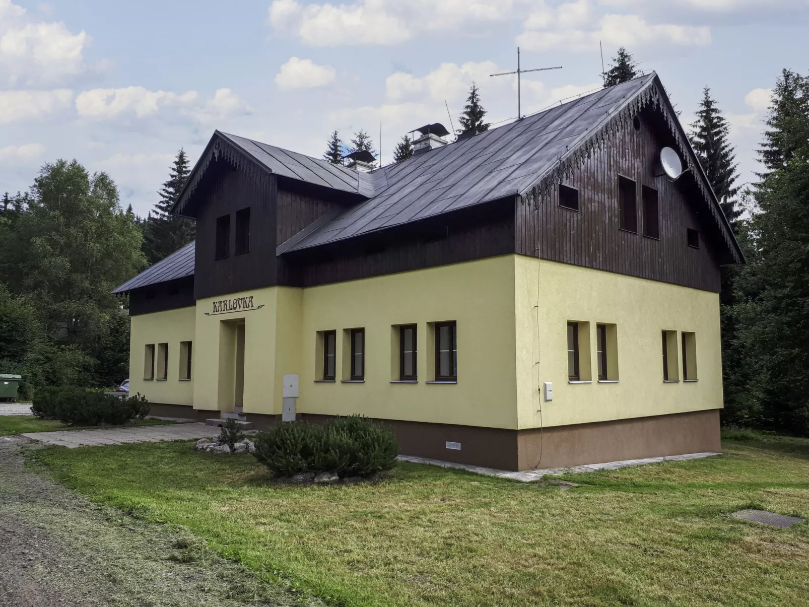 Karlovka-Outside