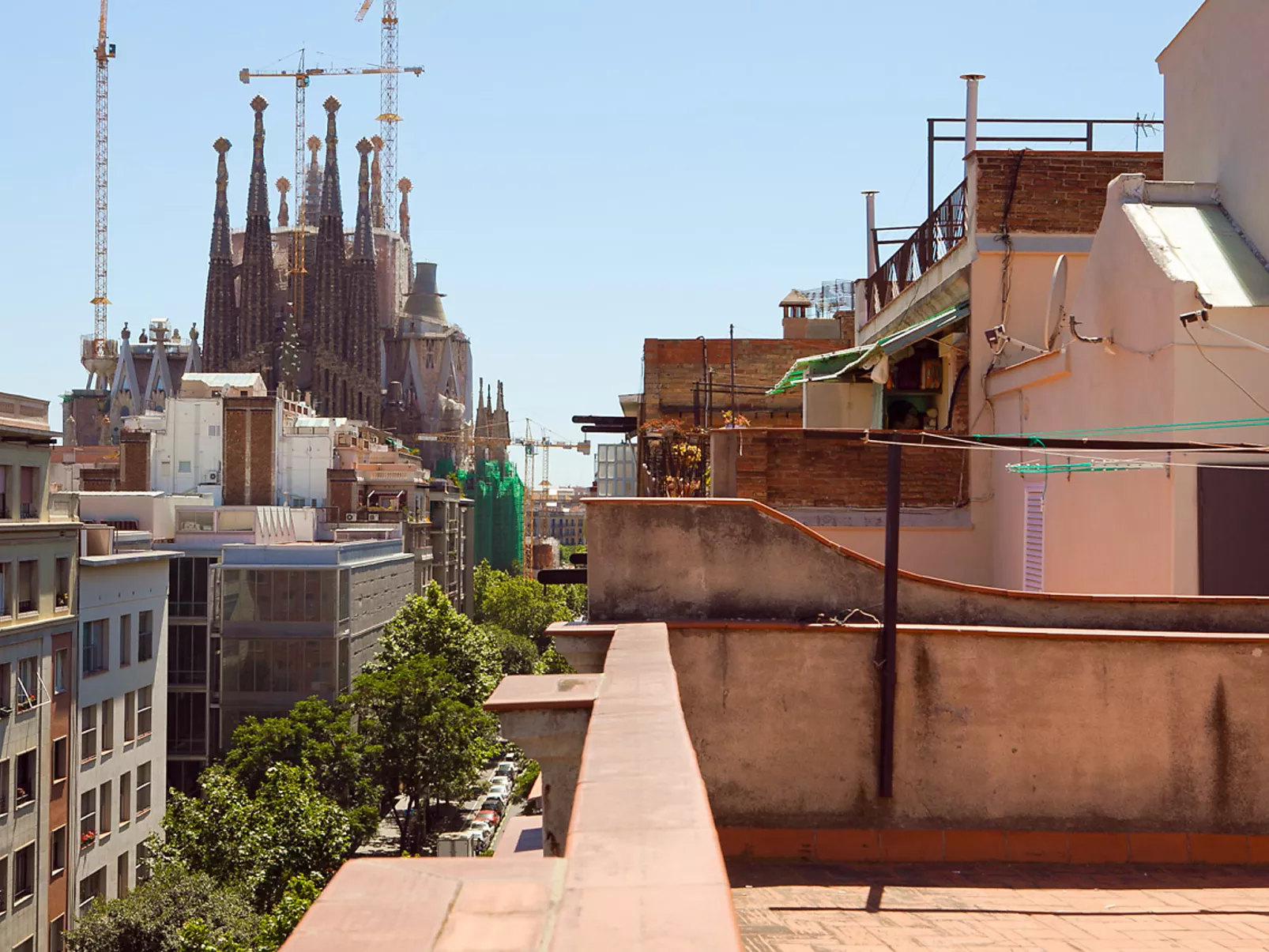 Eixample Dret Sagrada Familia-Inside