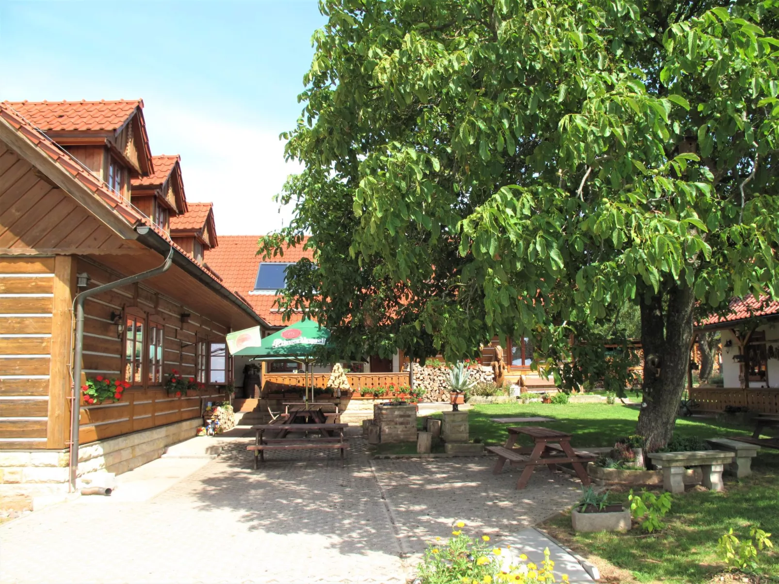Růžovka-Outside