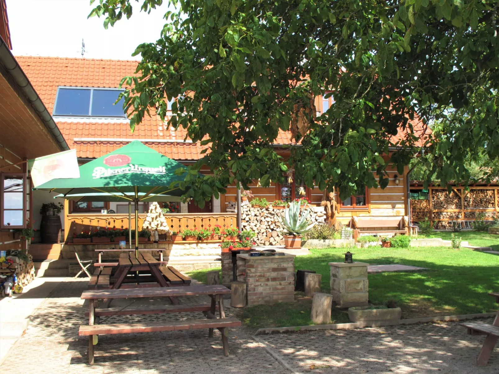 Růžovka-Outside