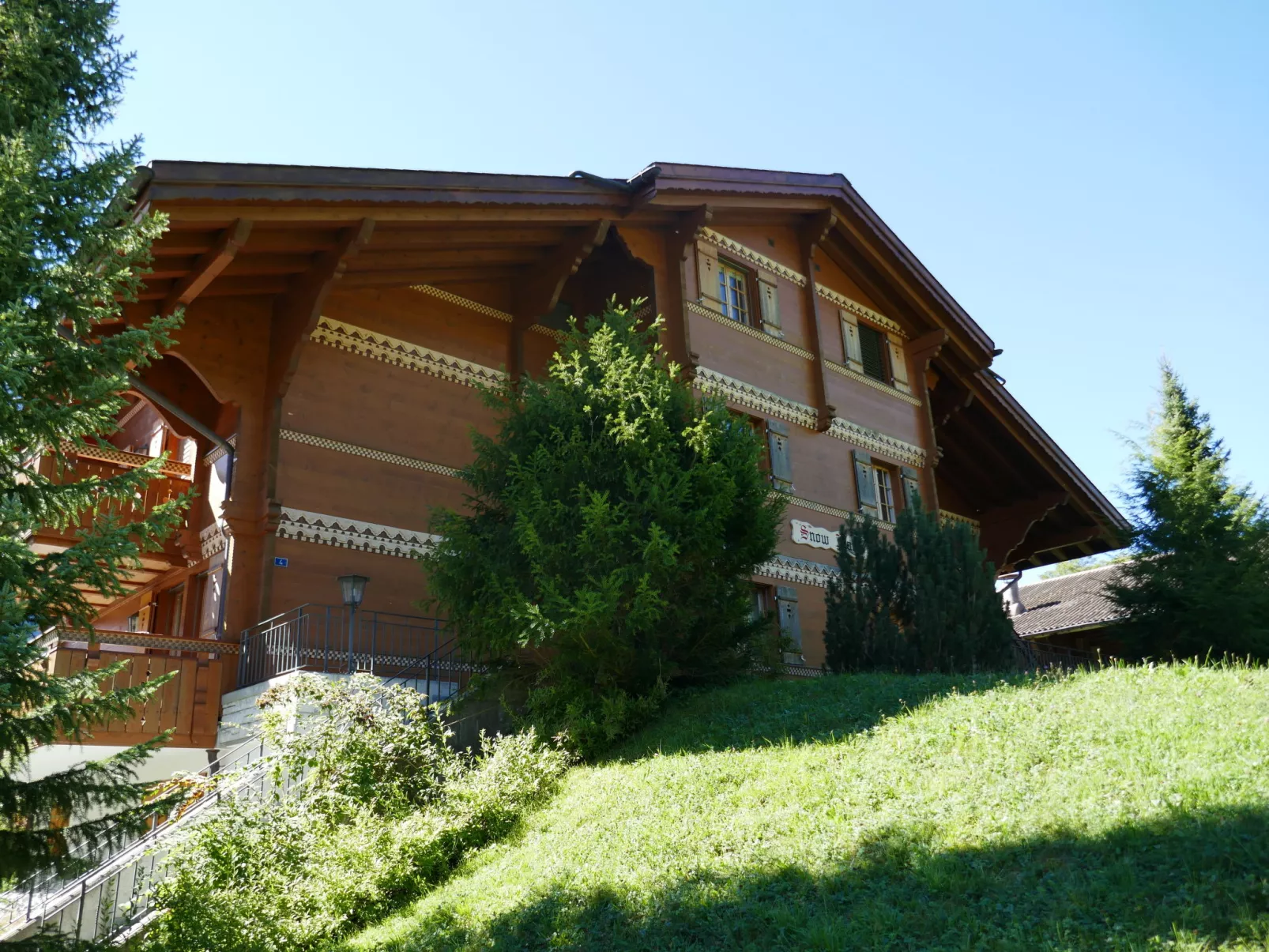 Chalet Snowflake-Outside