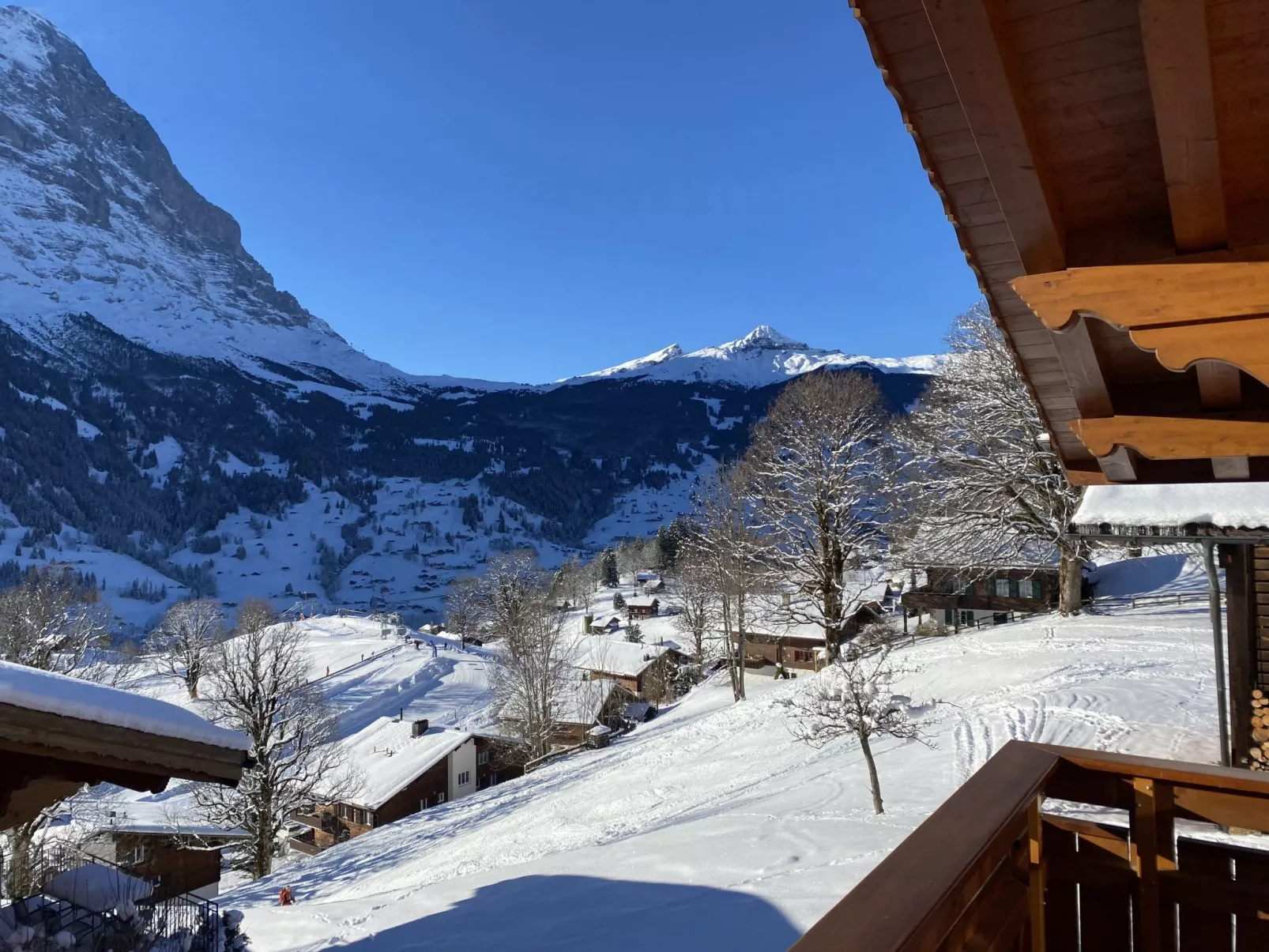 Chalet Snowflake-Outside