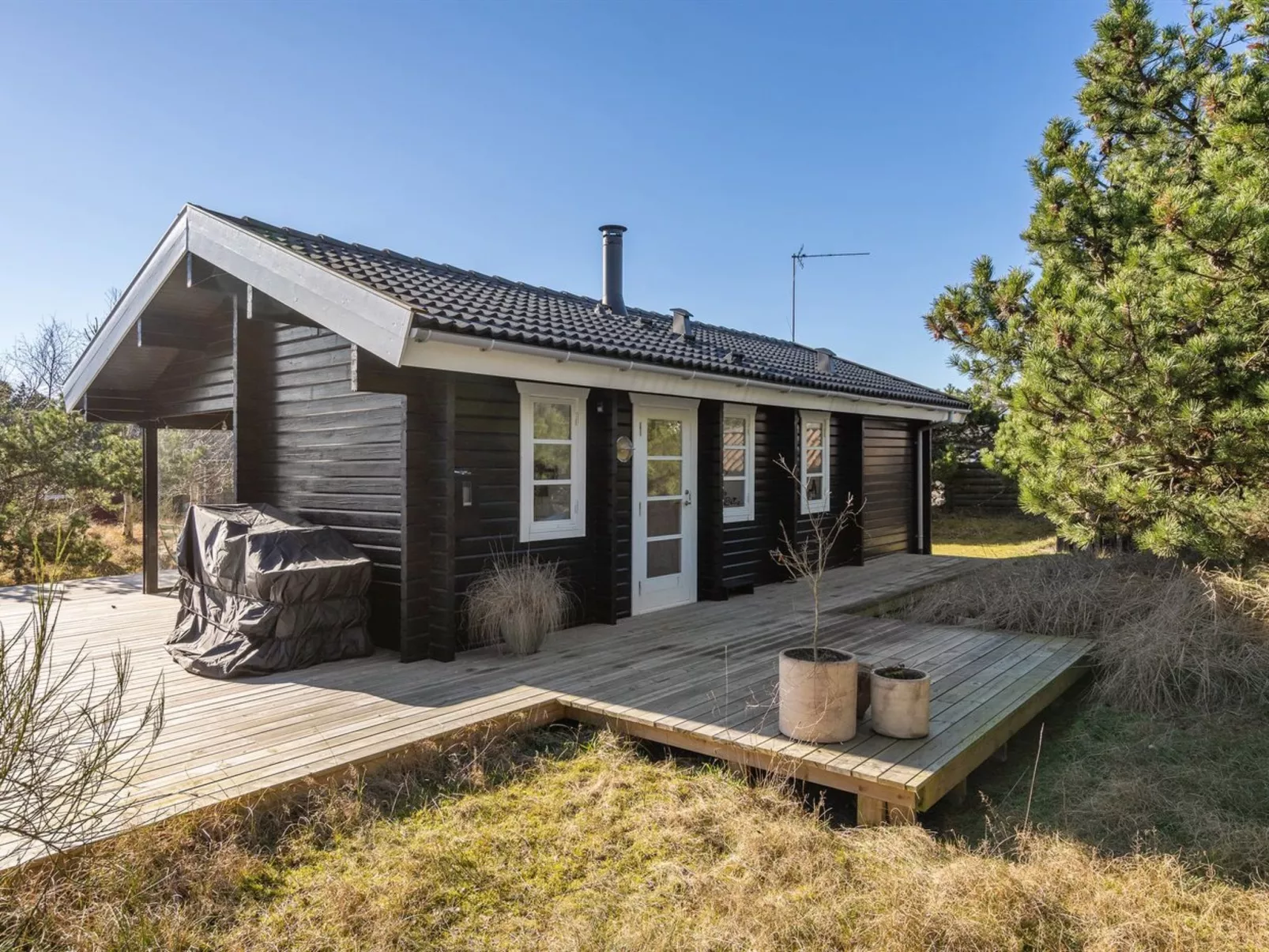 "Gytha" - 150m from the sea-Outside