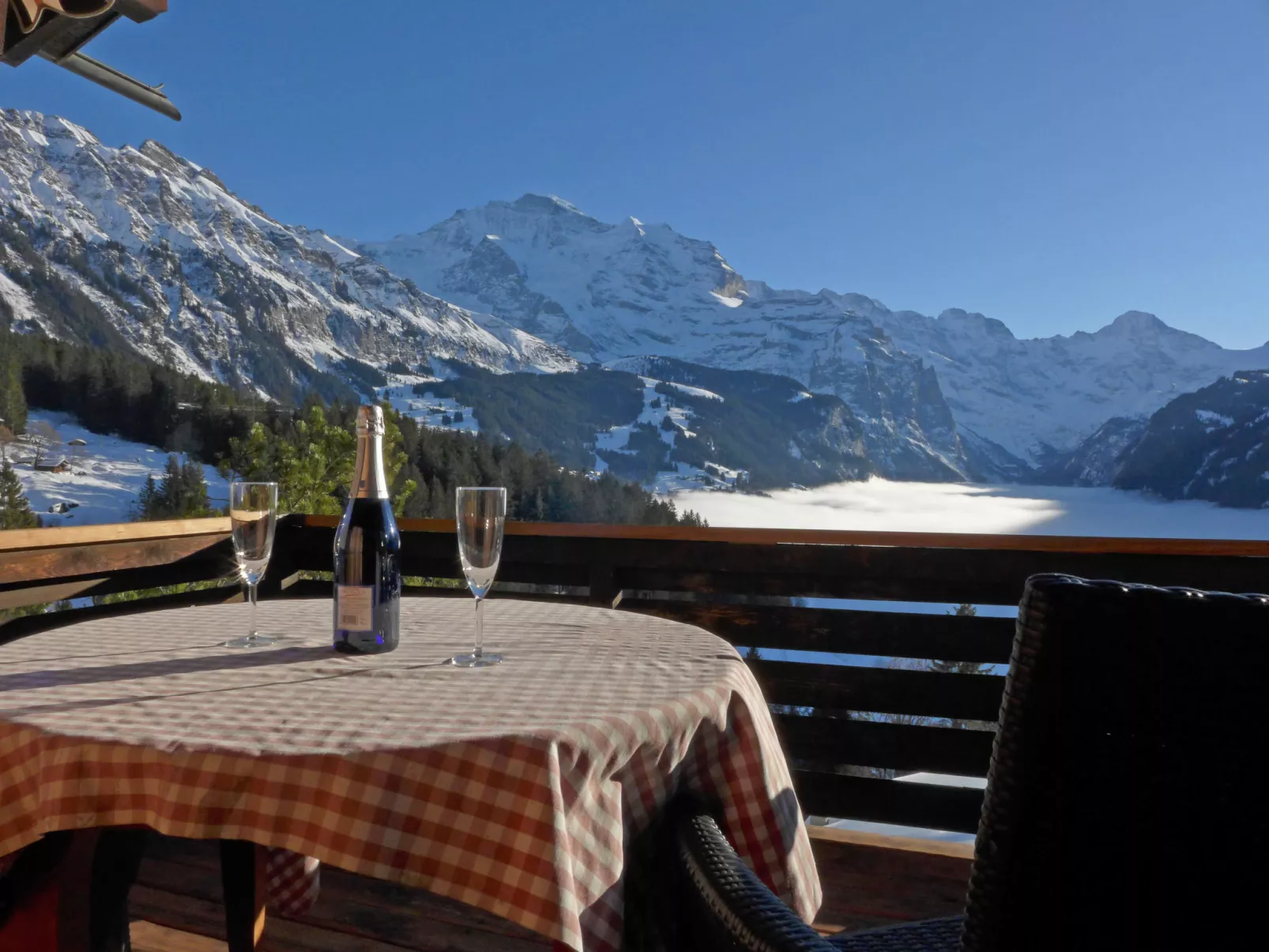 Jungfrau a d Ledi-Draußen