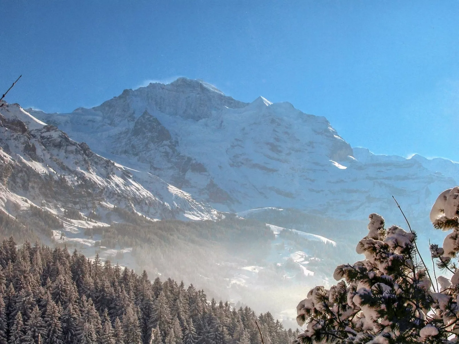 Jungfrau a d Ledi-Draußen