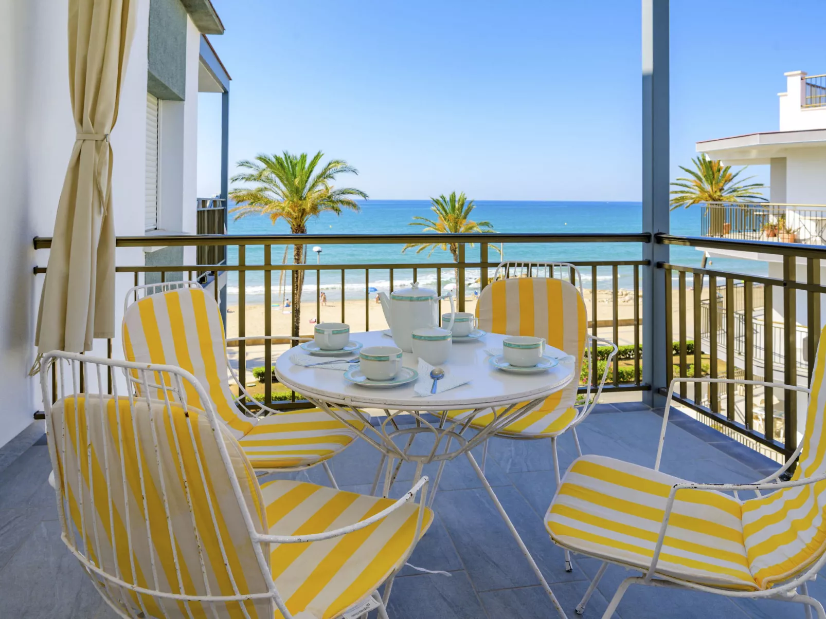 Costa Playa-Outside