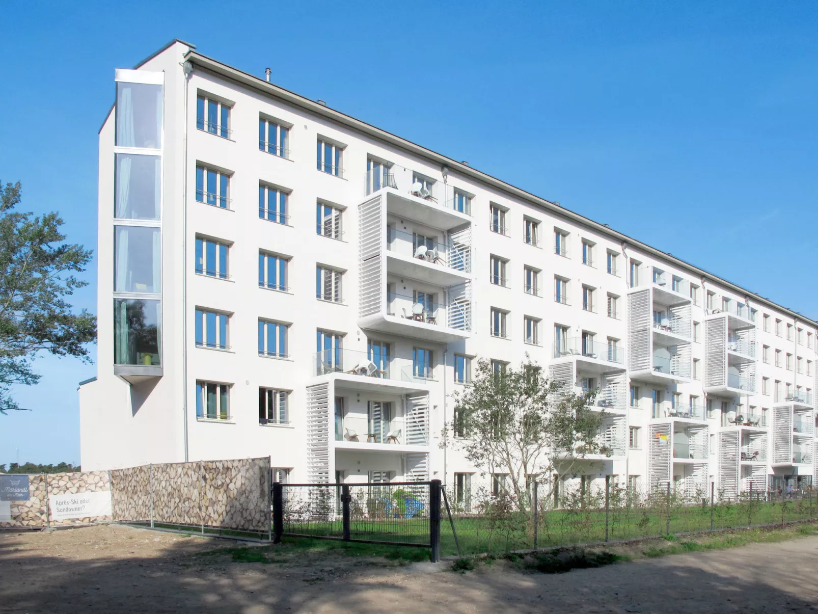 Mariandl am Meer-Outside