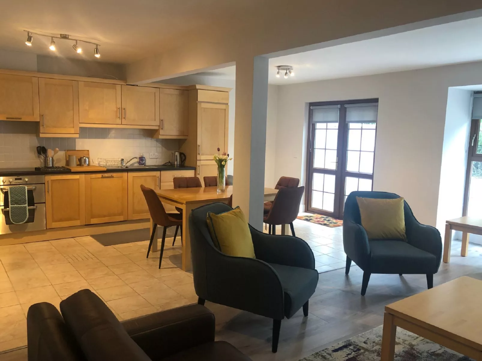 Old Court Holiday Home-Inside