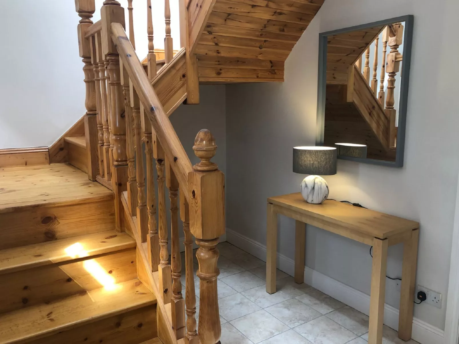 Old Court Holiday Home-Inside