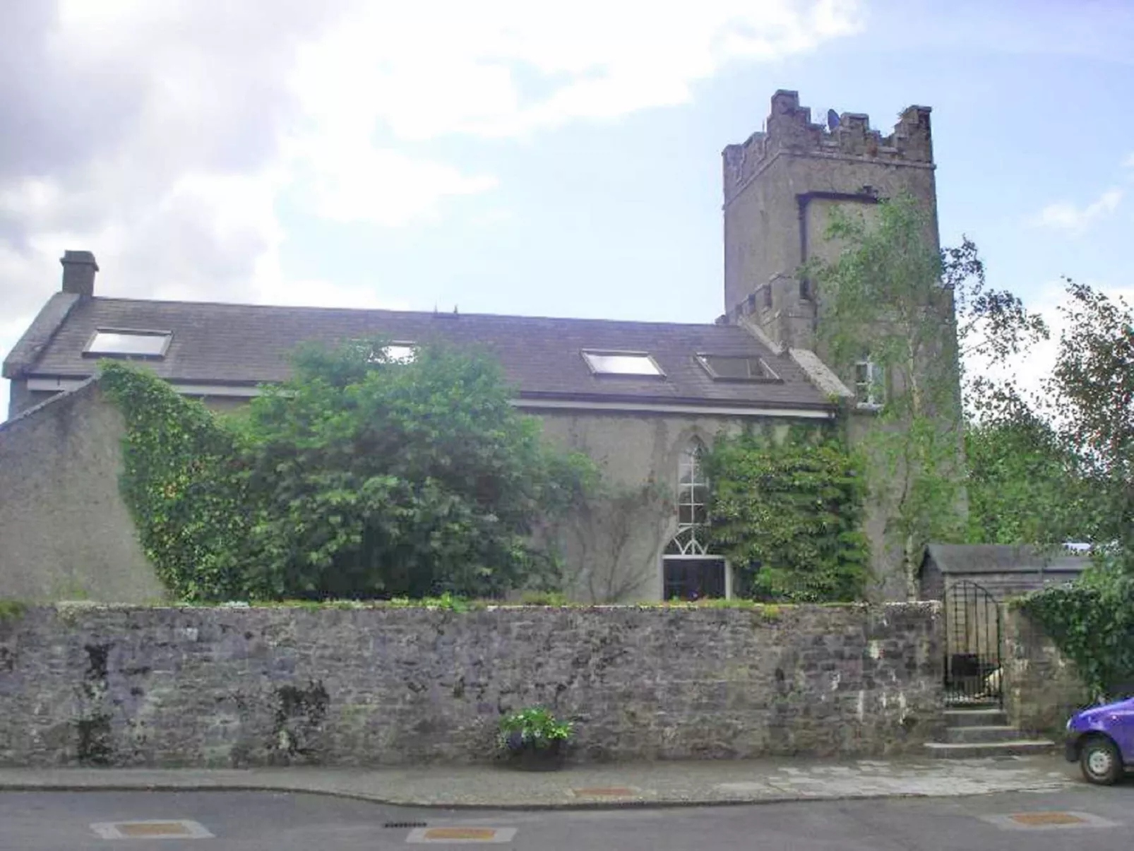Old Court Holiday Home-Outside