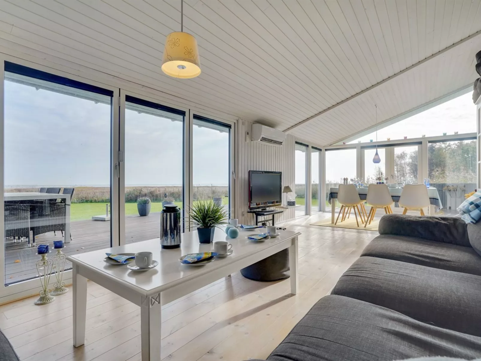 "Gisa" -  from the sea-Drinnen