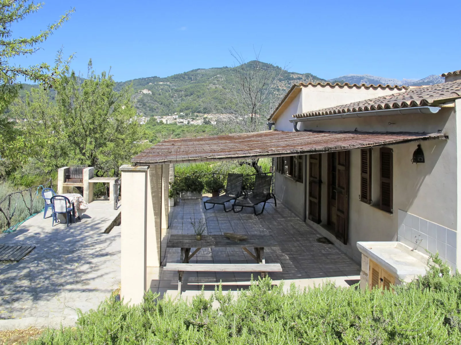 Es Puig Mancor-Outside