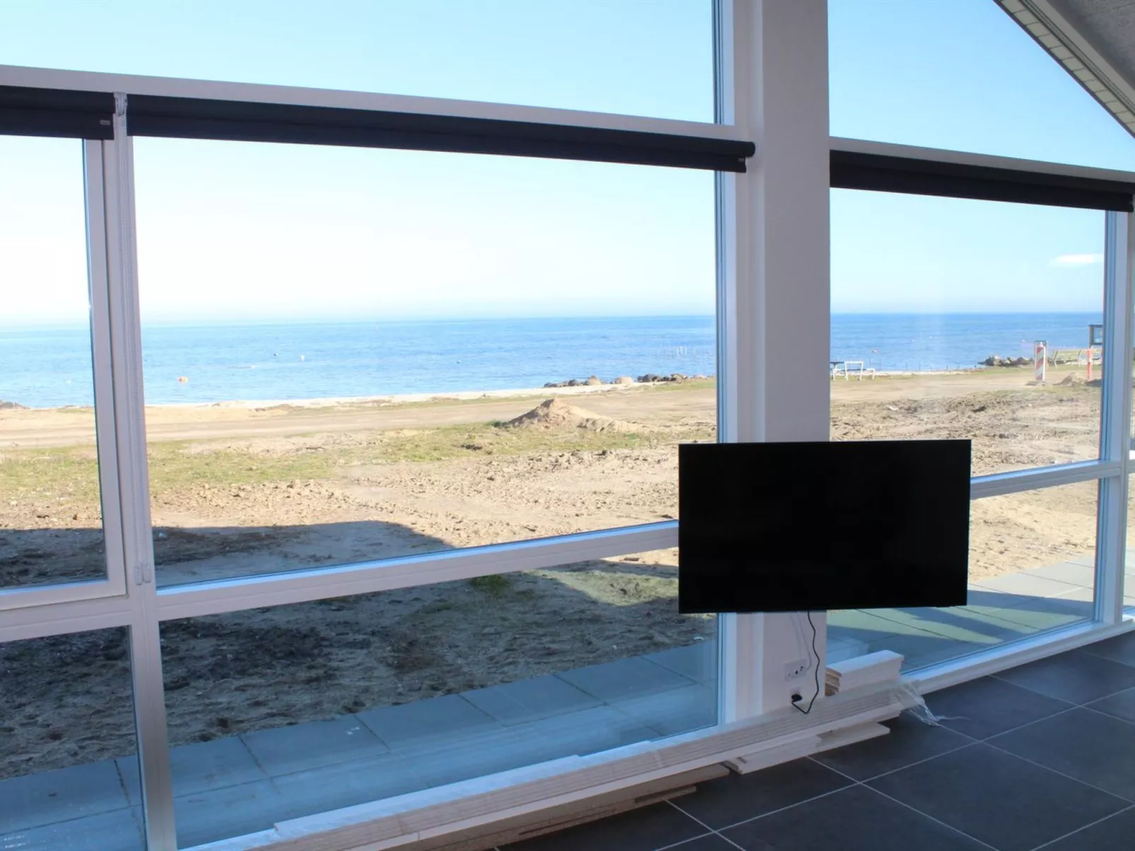 "Eino" - 30m from the sea-Inside
