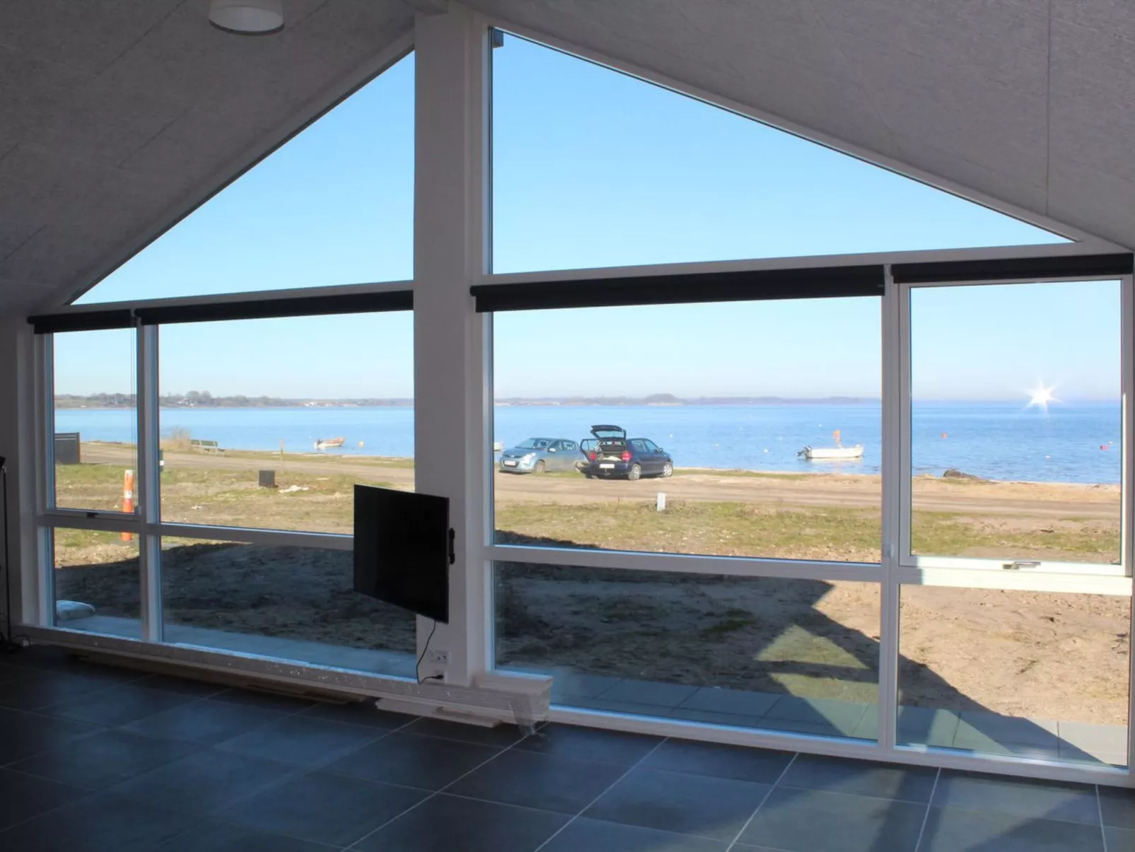 "Eino" - 30m from the sea-Inside