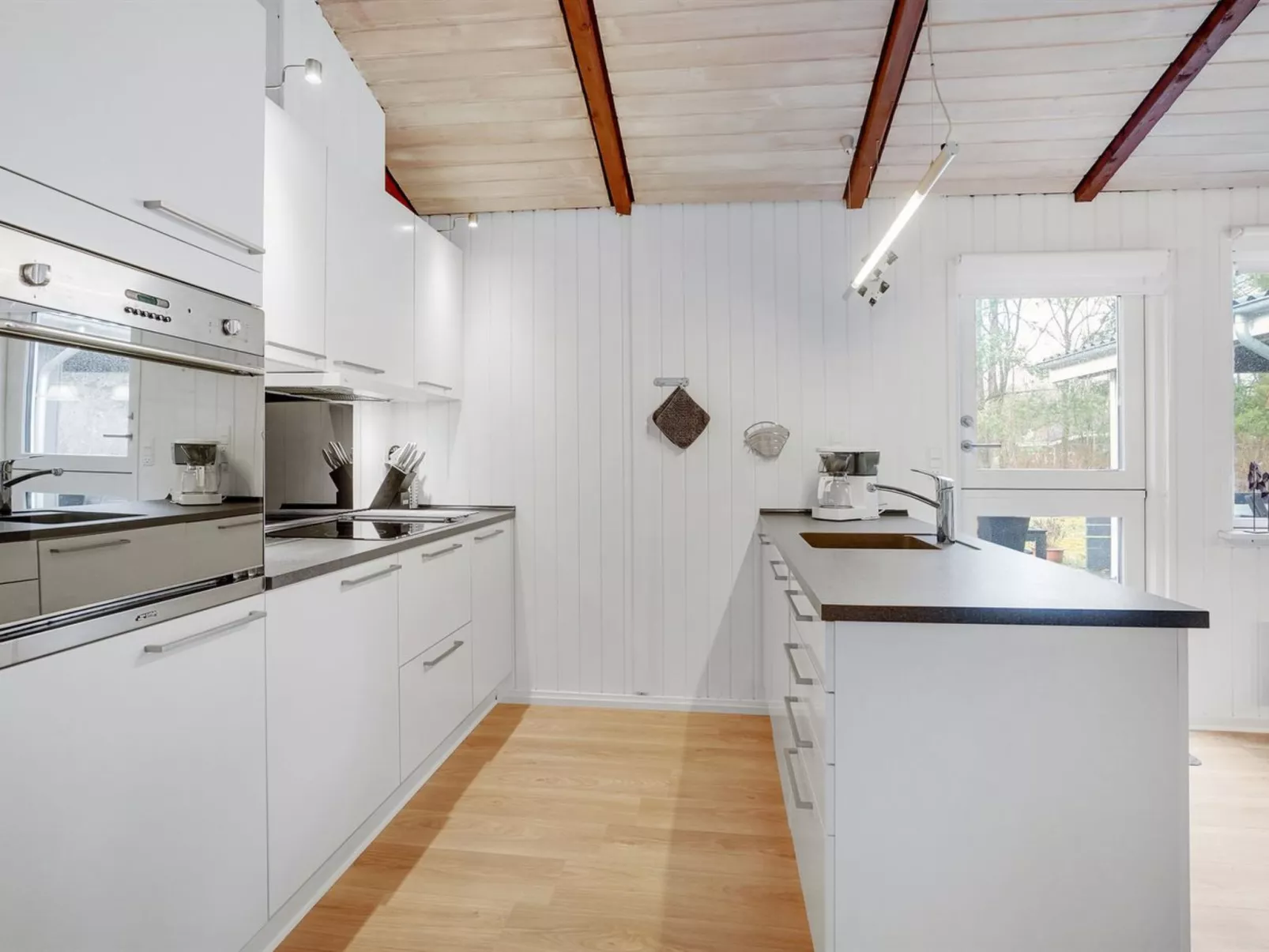 "Massie" - 30km from the sea-Inside