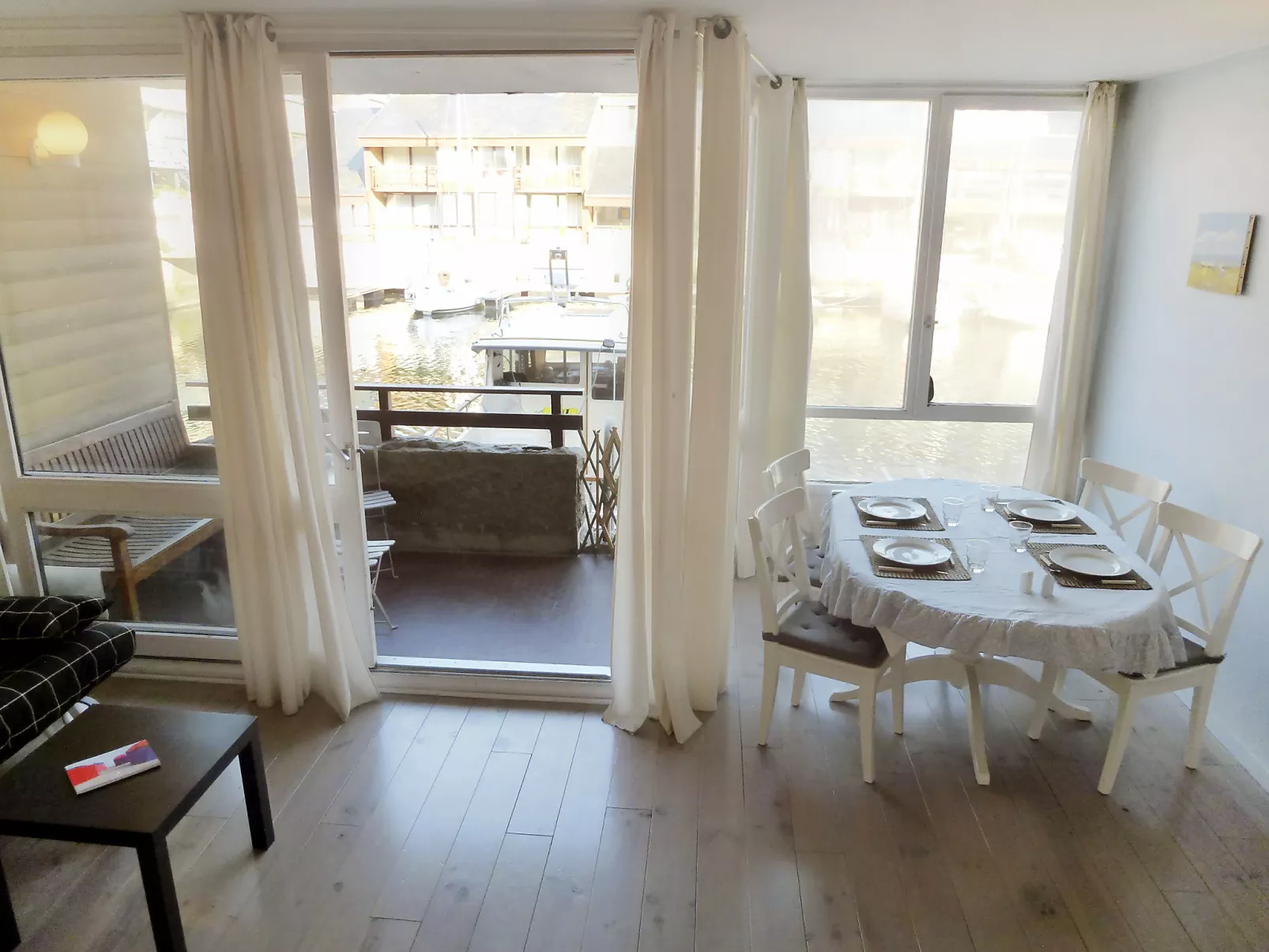 Les Marinas-Inside